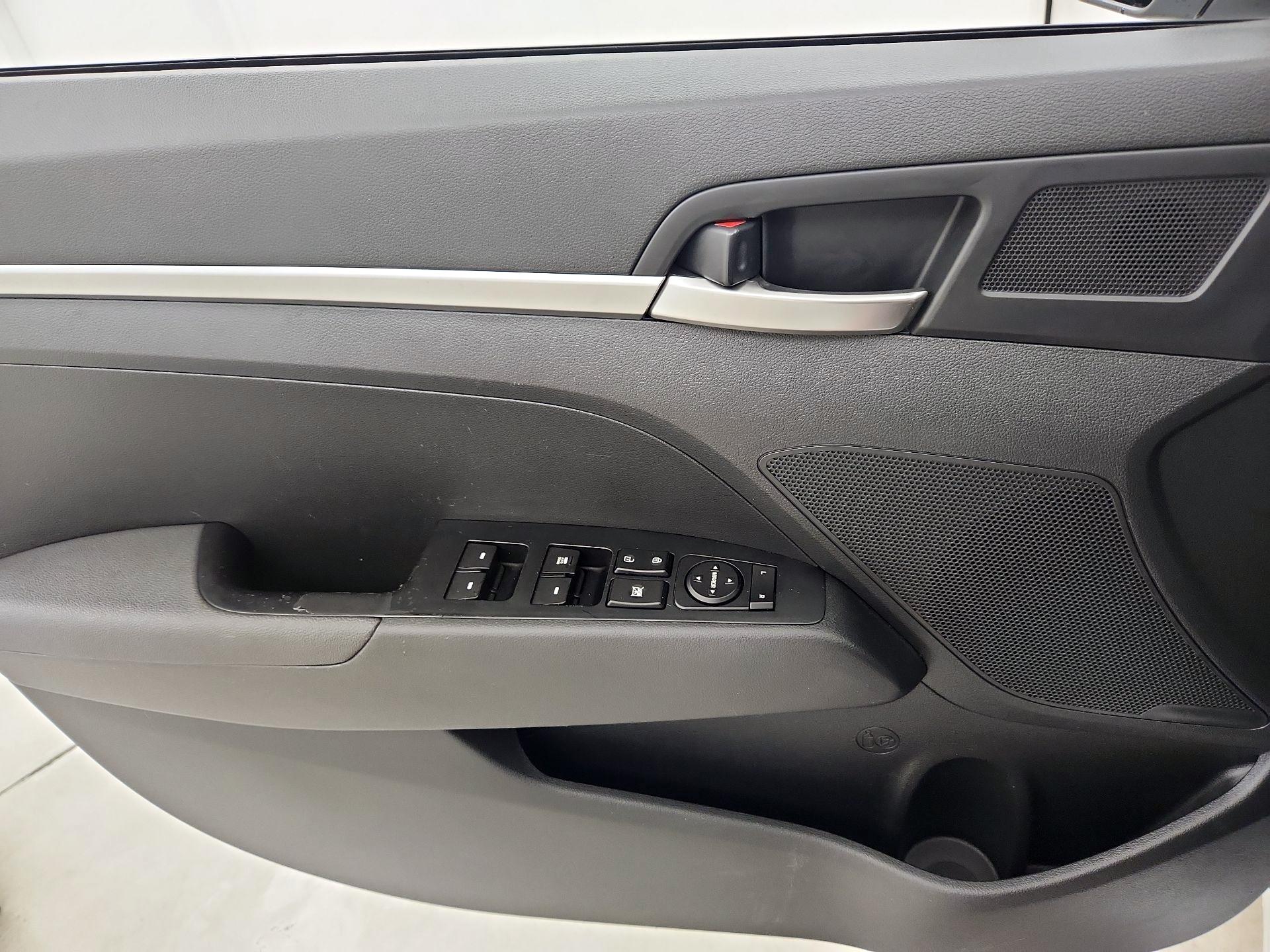 Thumbnail: 2020 Hyundai Elantra - 12