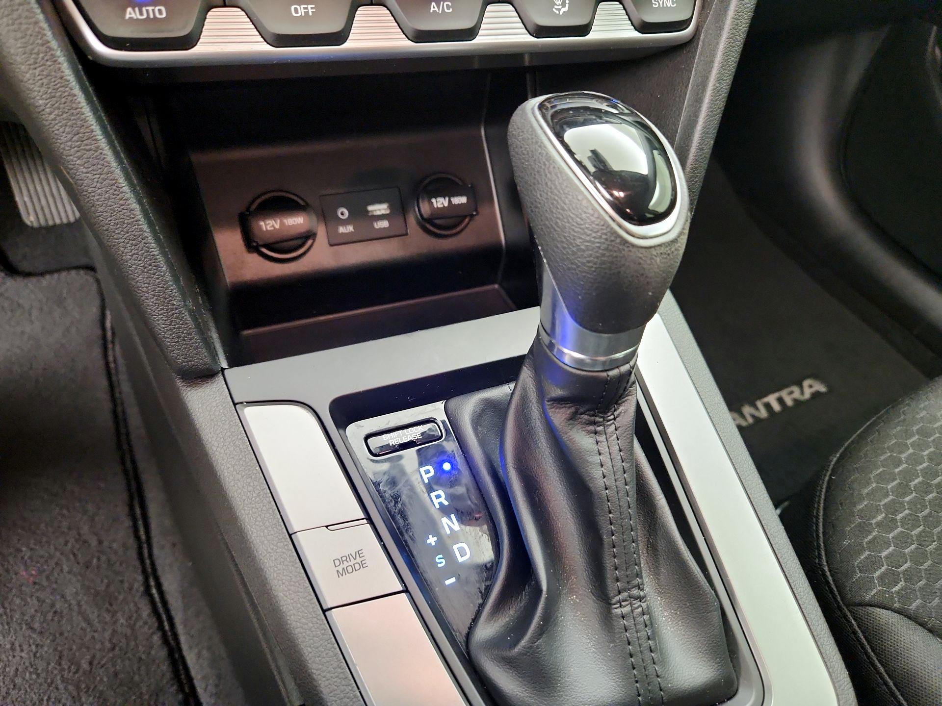 Thumbnail: 2020 Hyundai Elantra - 17