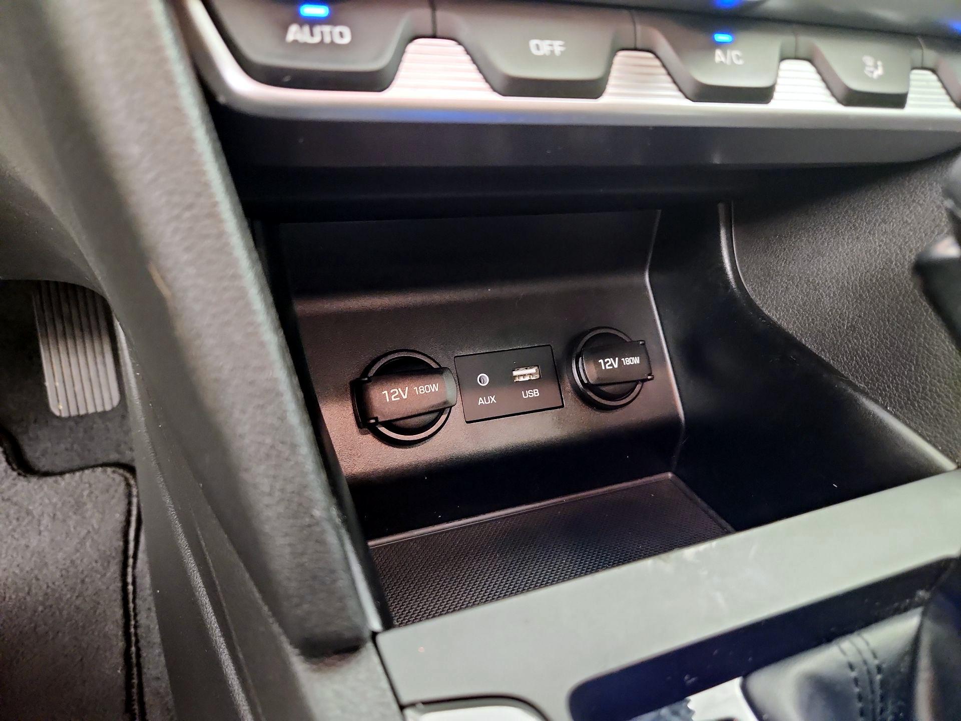 Thumbnail: 2020 Hyundai Elantra - 18