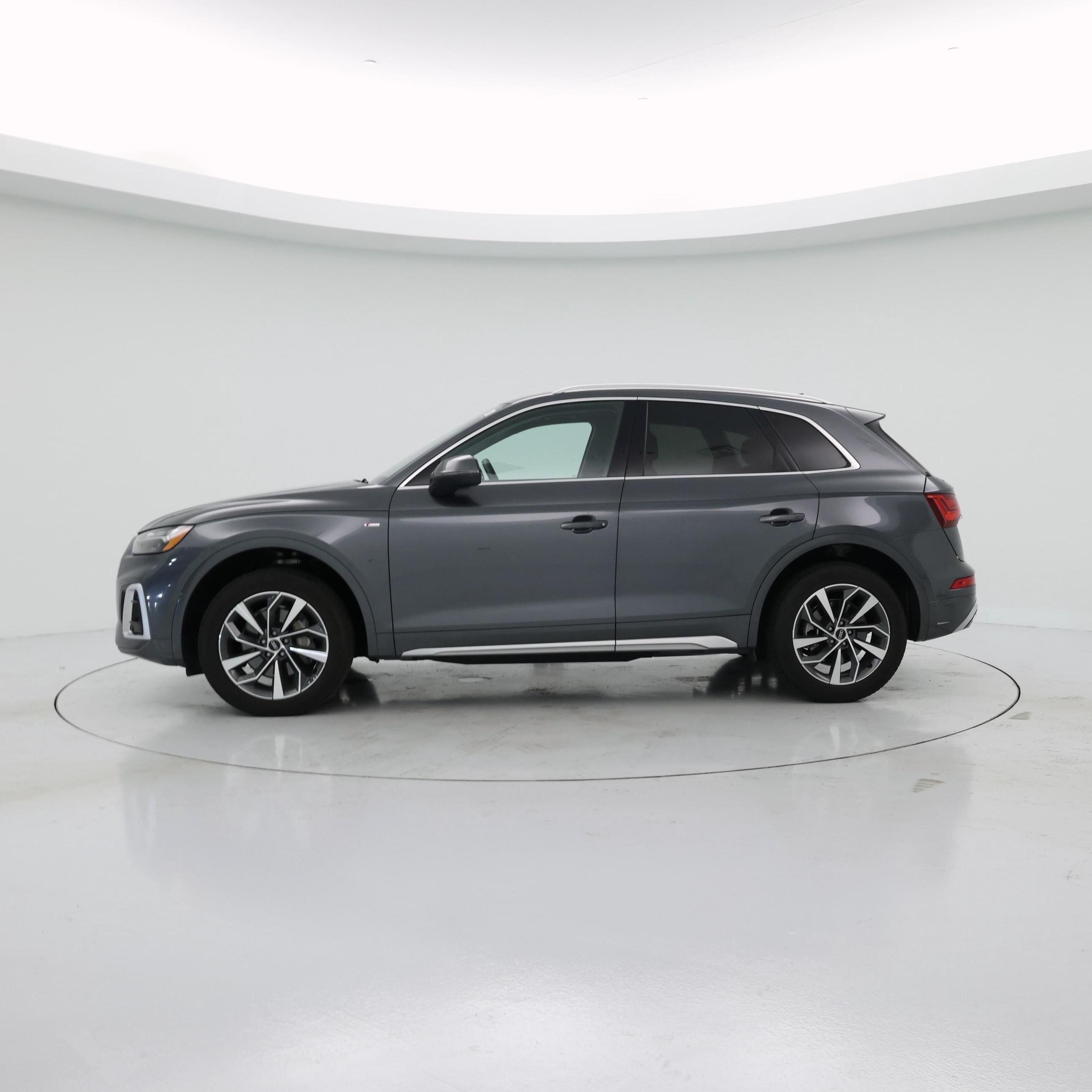 Thumbnail: 2023 Audi Q5 - 3