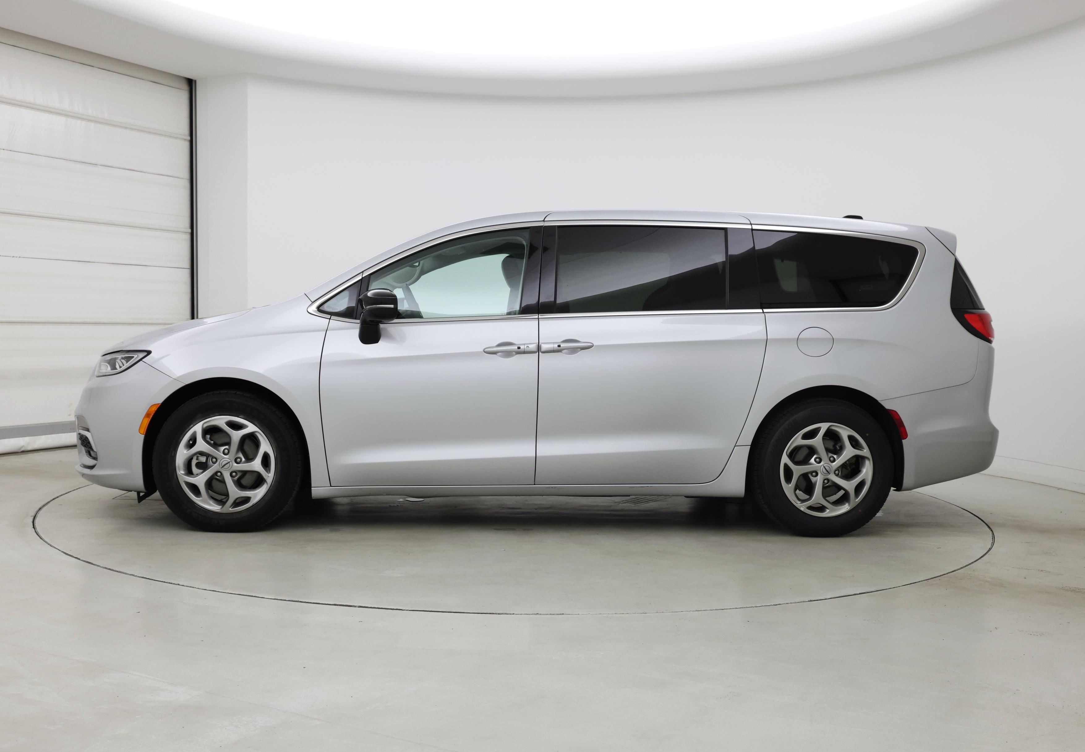 Thumbnail: 2024 Chrysler Pacifica - 3