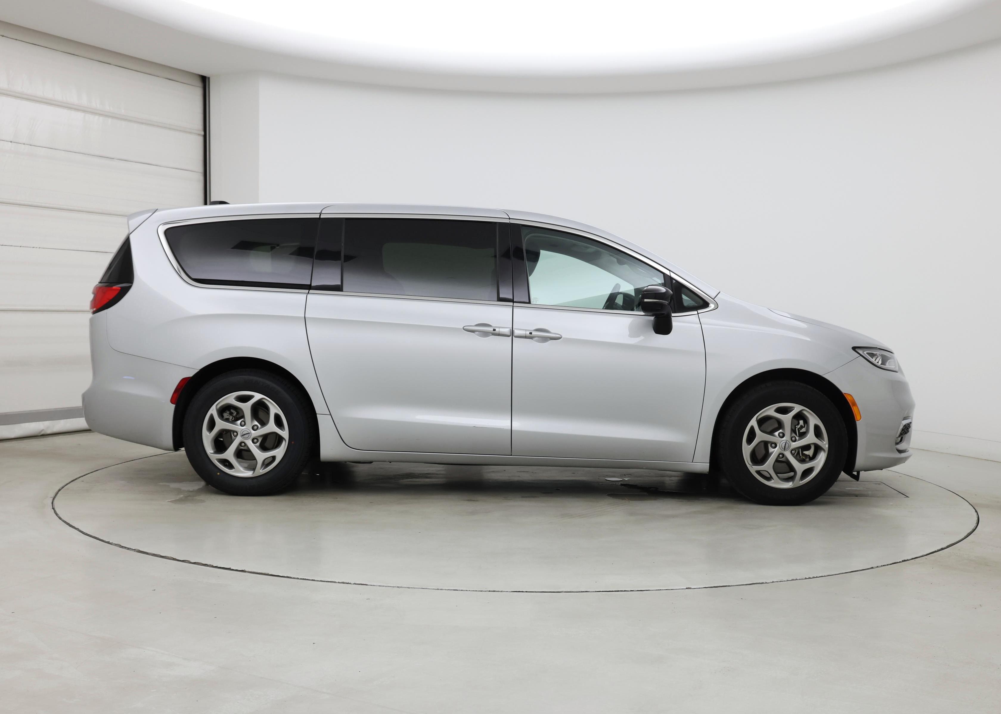 Thumbnail: 2024 Chrysler Pacifica - 7