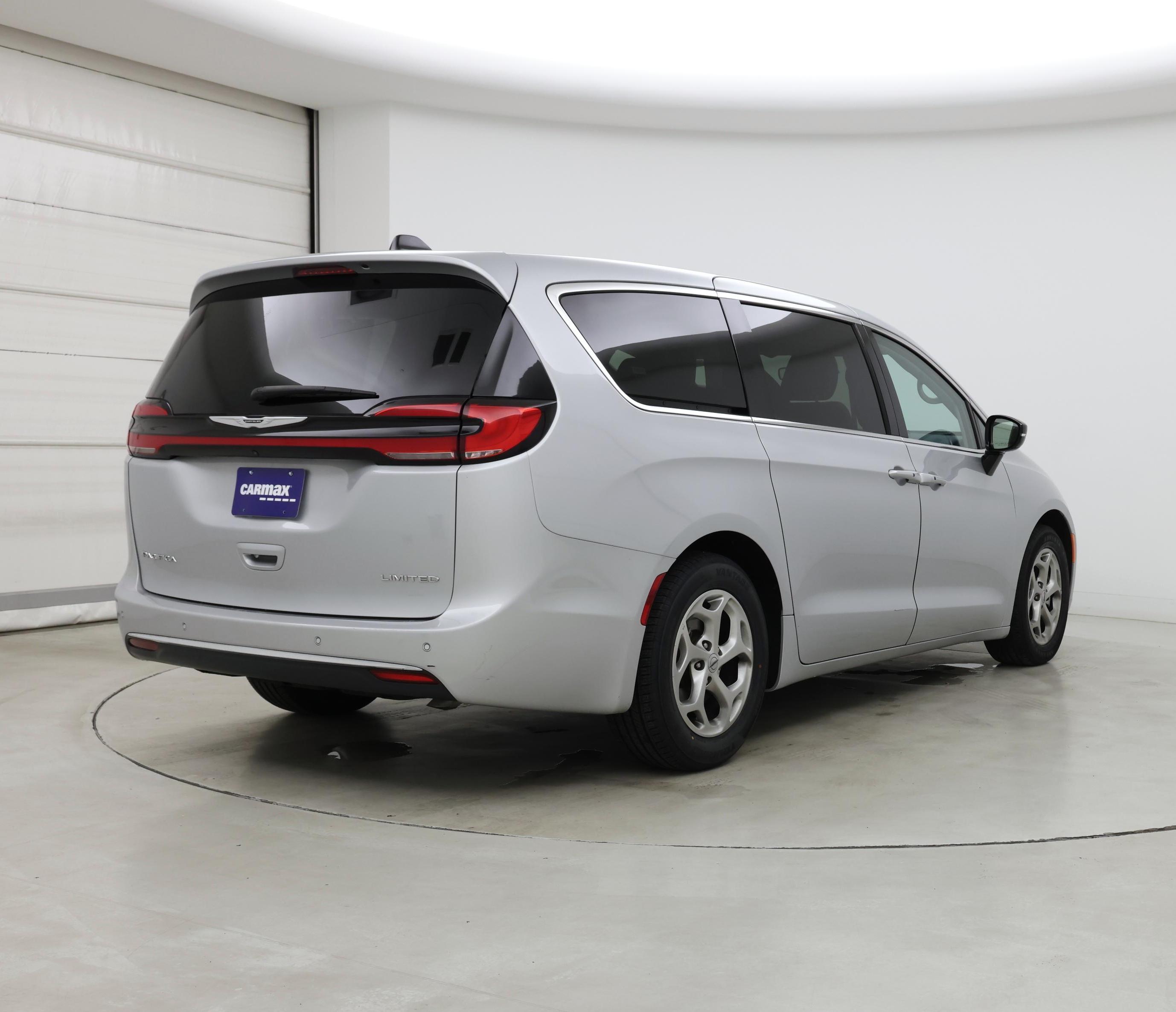 Thumbnail: 2024 Chrysler Pacifica - 8