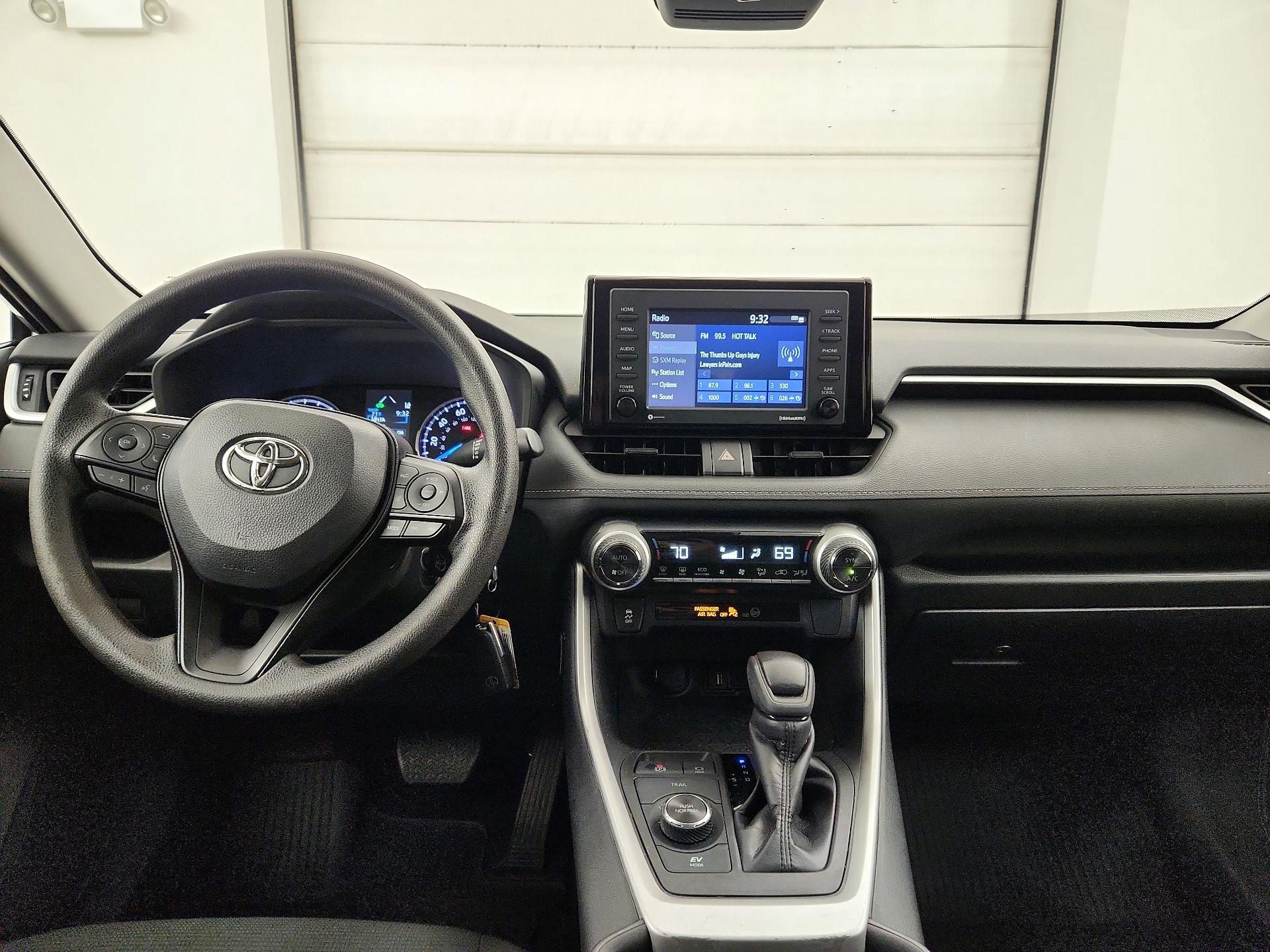 Thumbnail: 2022 Toyota RAV4 - 9