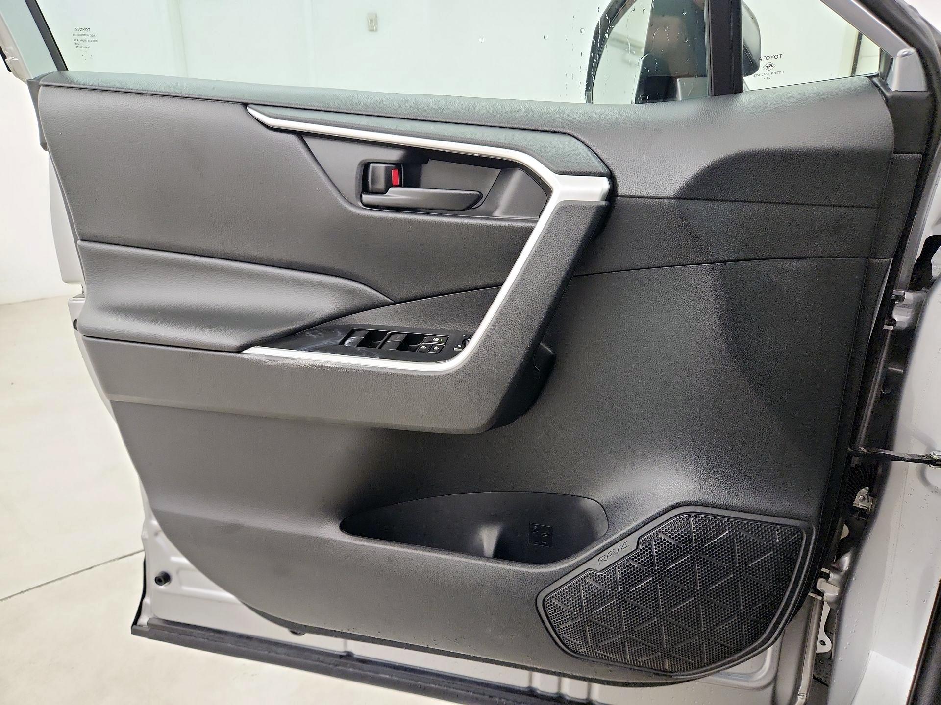 Thumbnail: 2022 Toyota RAV4 - 12