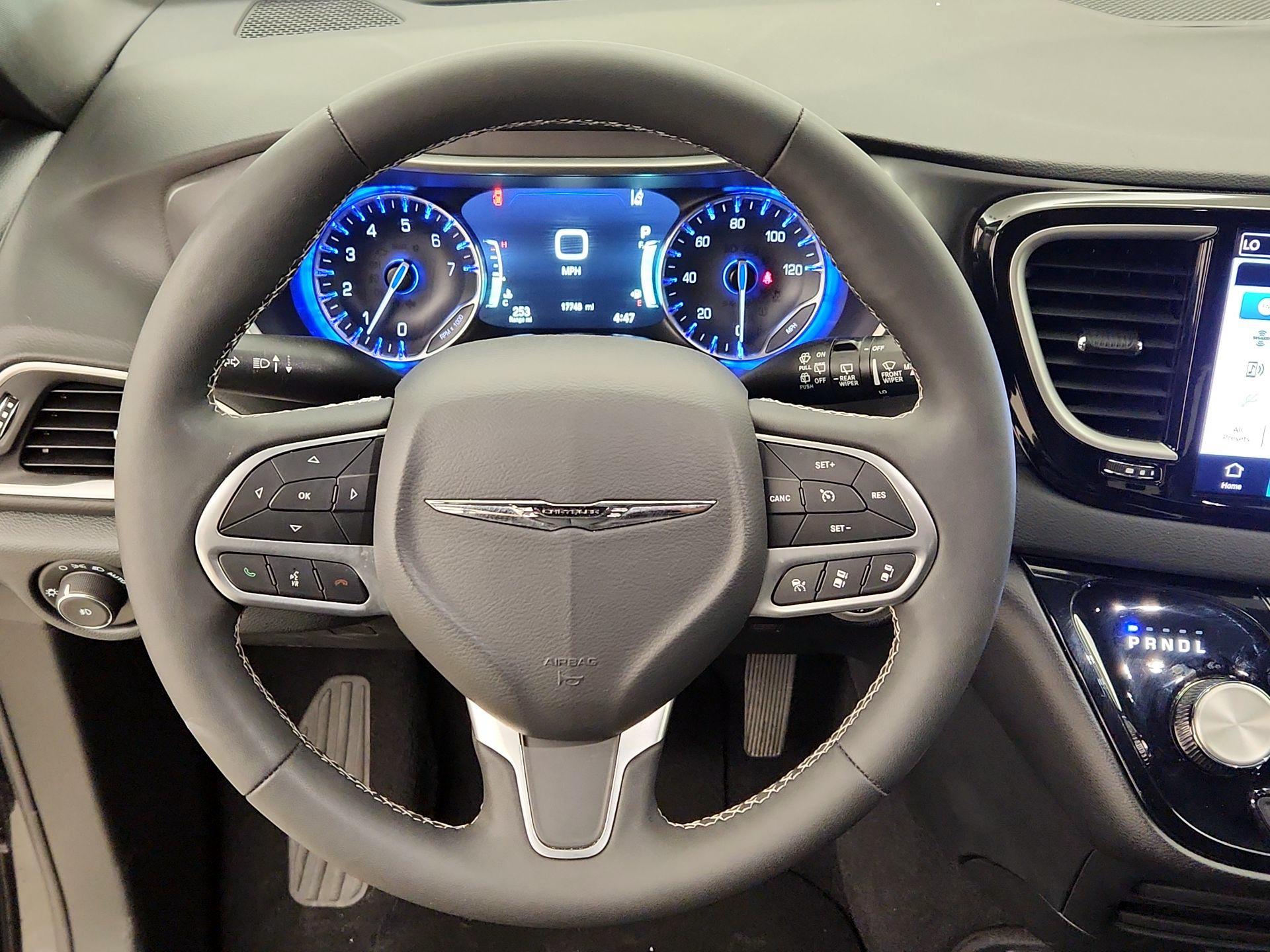 Thumbnail: 2025 Chrysler Pacifica - 10