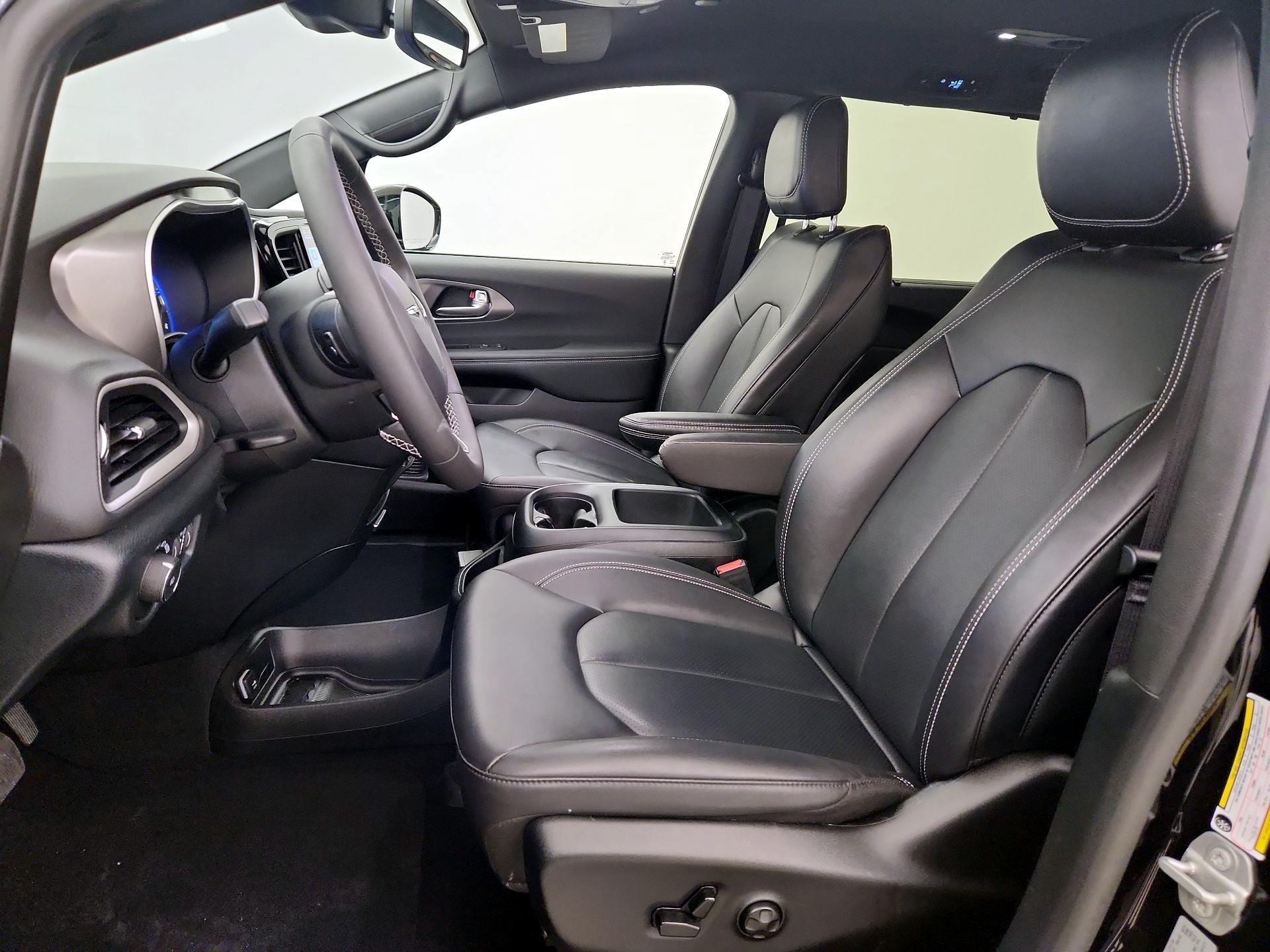 Thumbnail: 2025 Chrysler Pacifica - 11