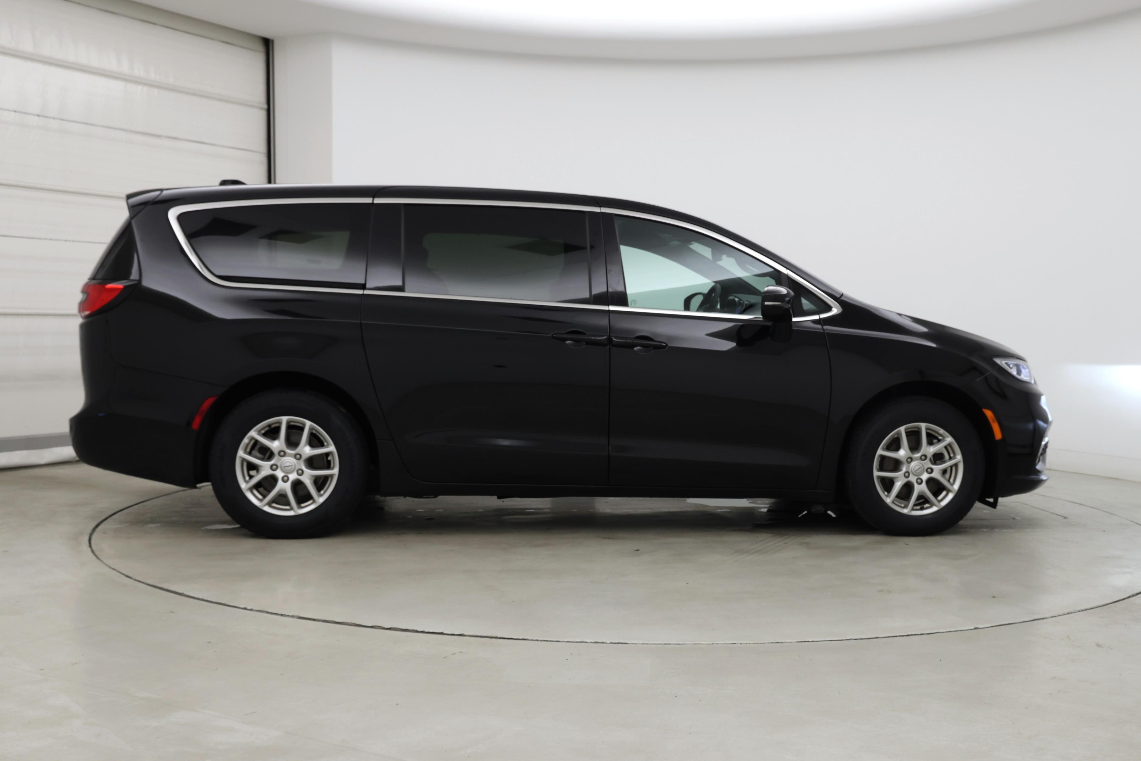 Thumbnail: 2025 Chrysler Pacifica - 7