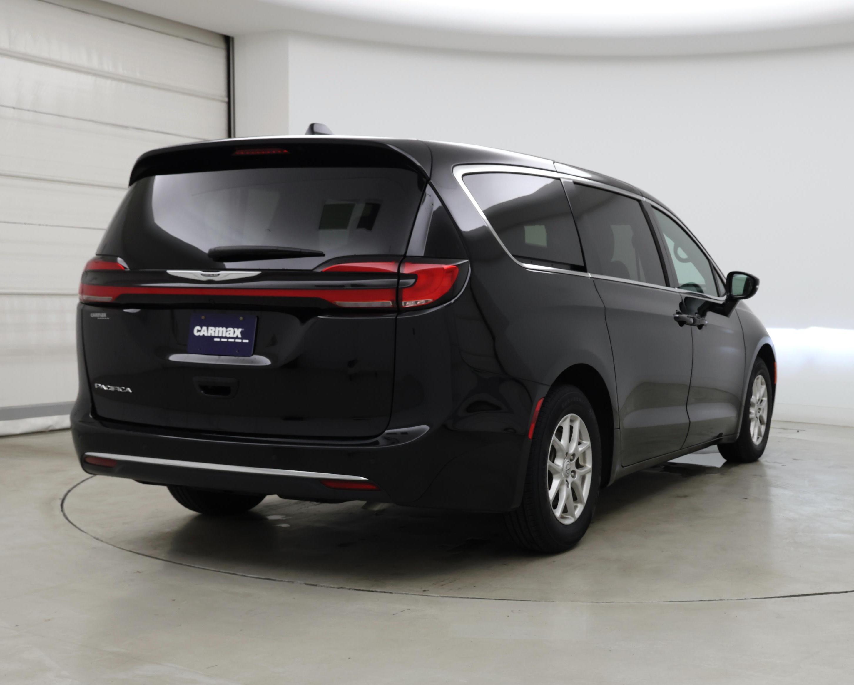 Thumbnail: 2025 Chrysler Pacifica - 8