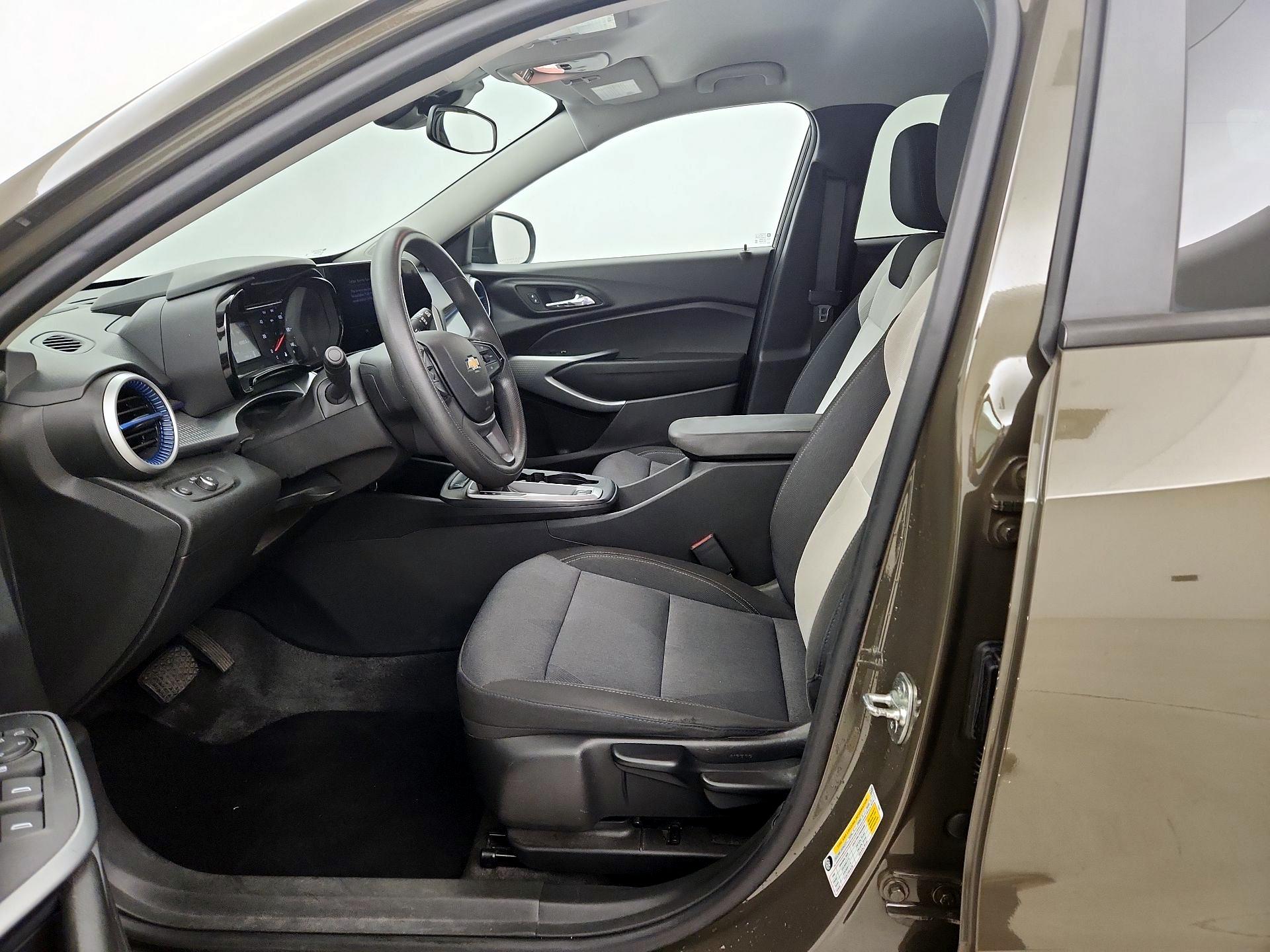Thumbnail: 2024 Chevrolet Trax - 11