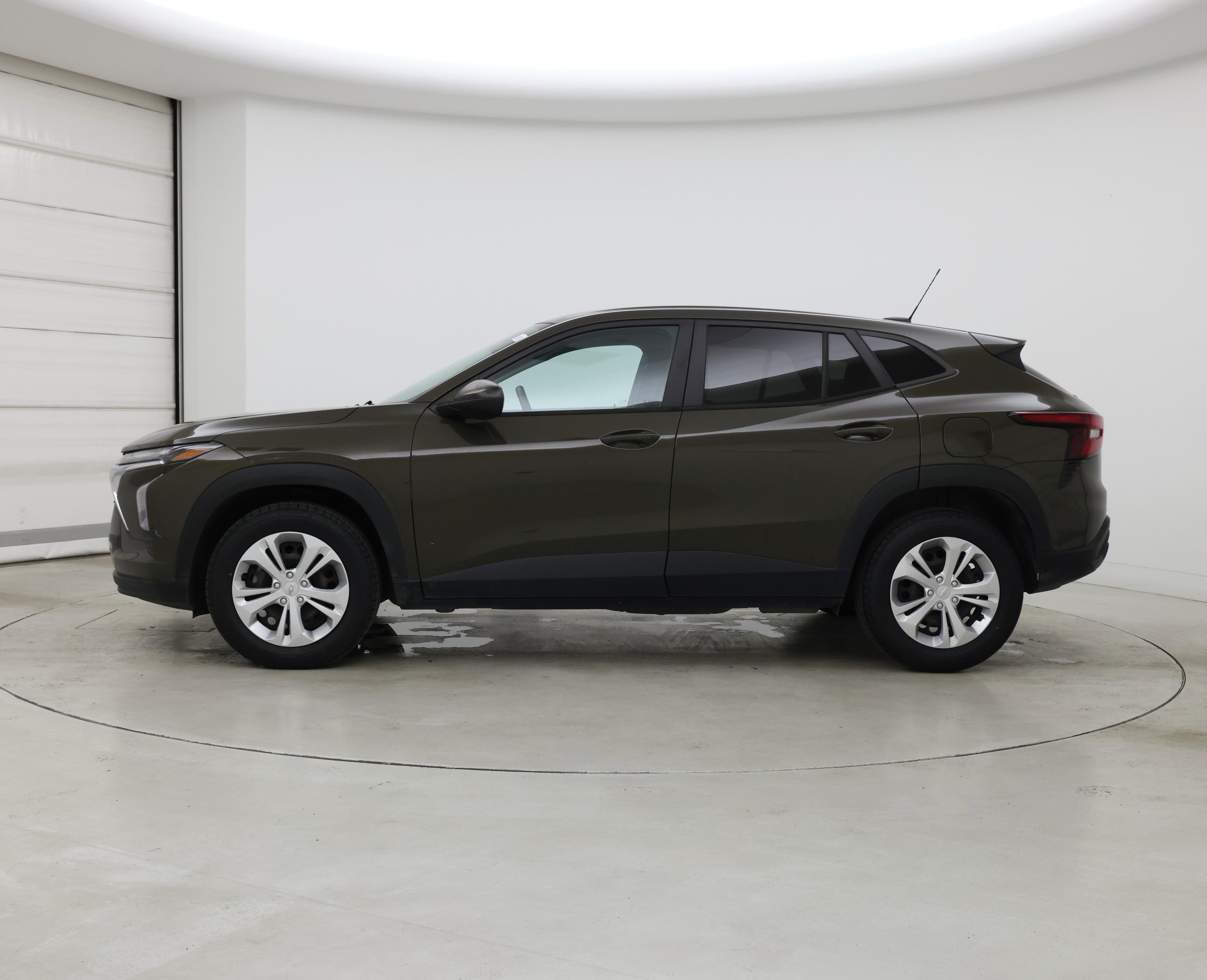 Thumbnail: 2024 Chevrolet Trax - 3