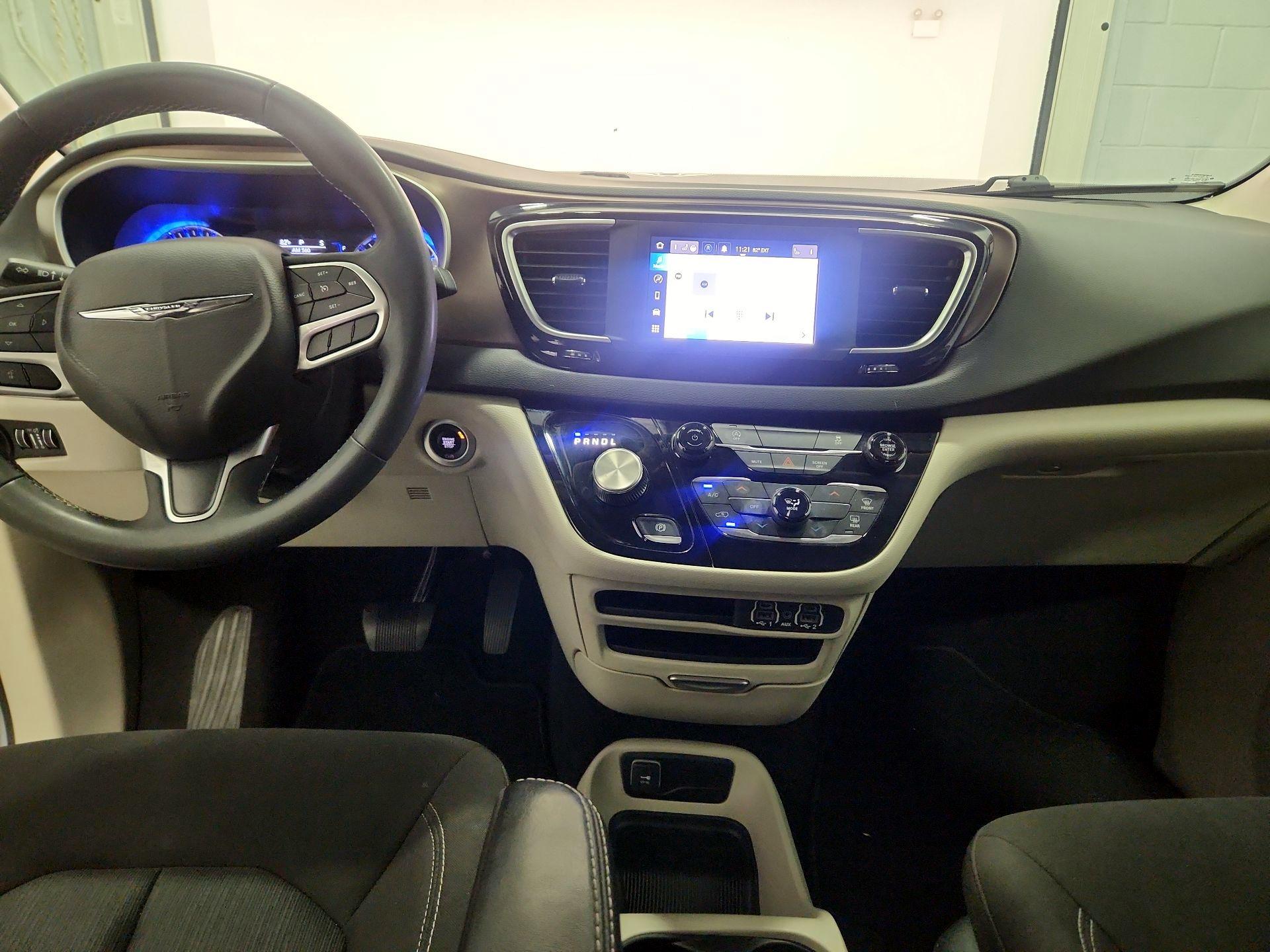 Thumbnail: 2023 Chrysler Voyager - 9
