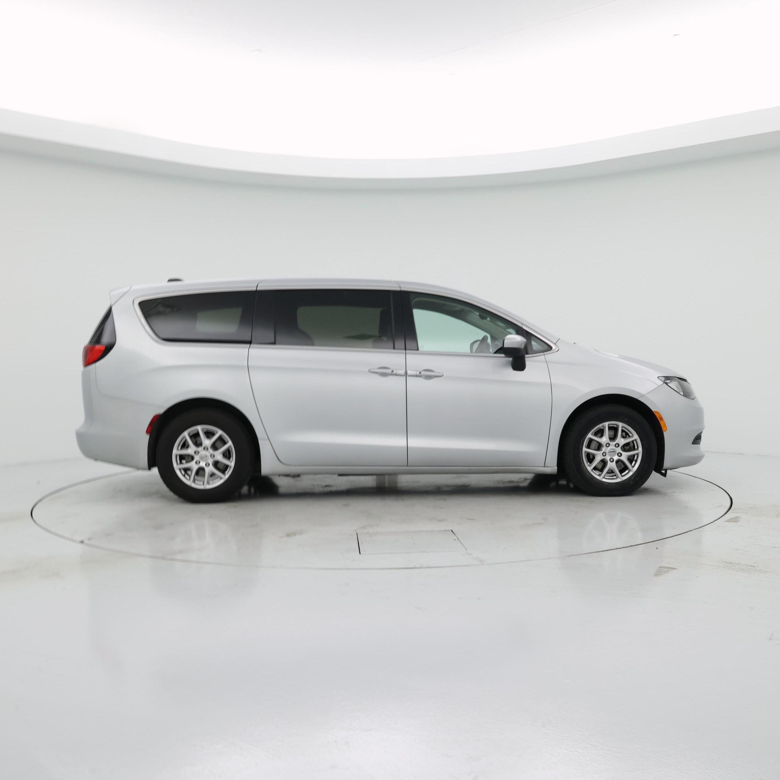 Thumbnail: 2023 Chrysler Voyager - 7