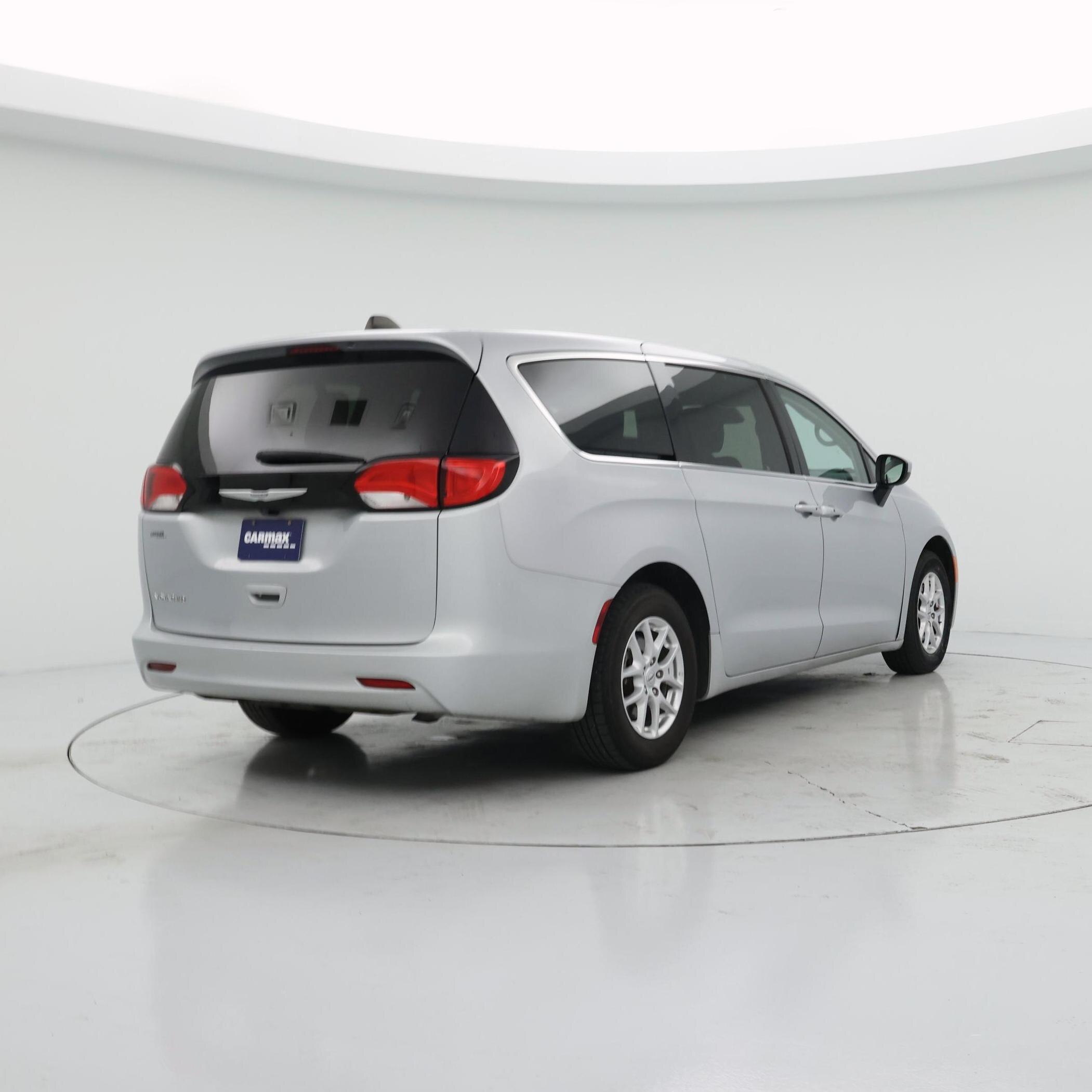 Thumbnail: 2023 Chrysler Voyager - 8