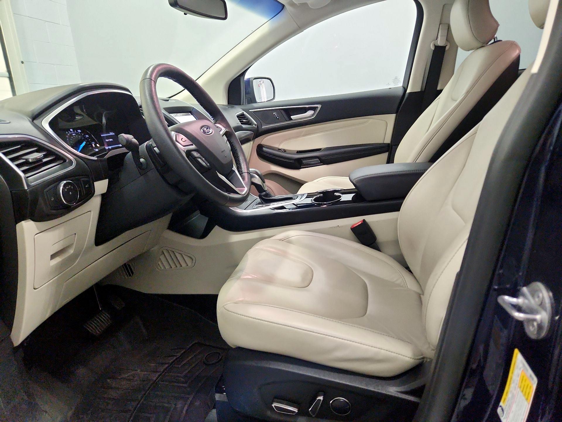 Thumbnail: 2016 Ford Edge - 11