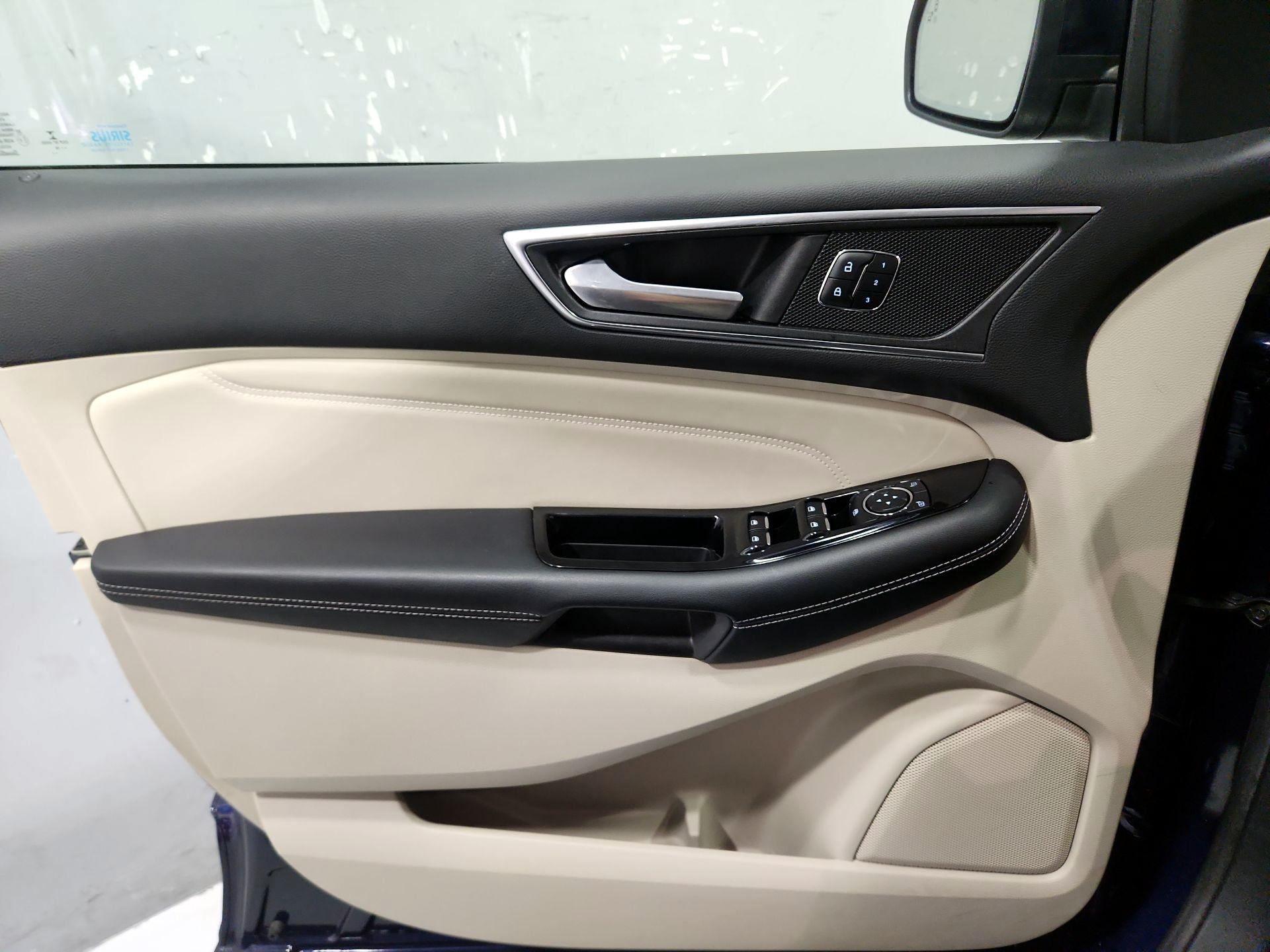 Thumbnail: 2016 Ford Edge - 12