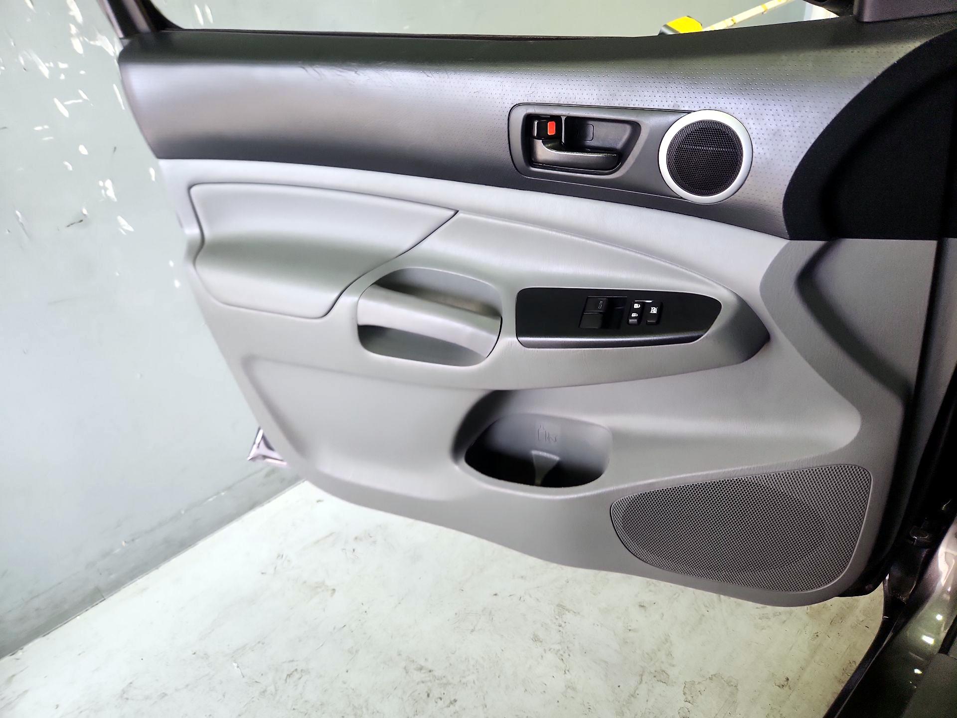Thumbnail: 2014 Toyota Tacoma - 12