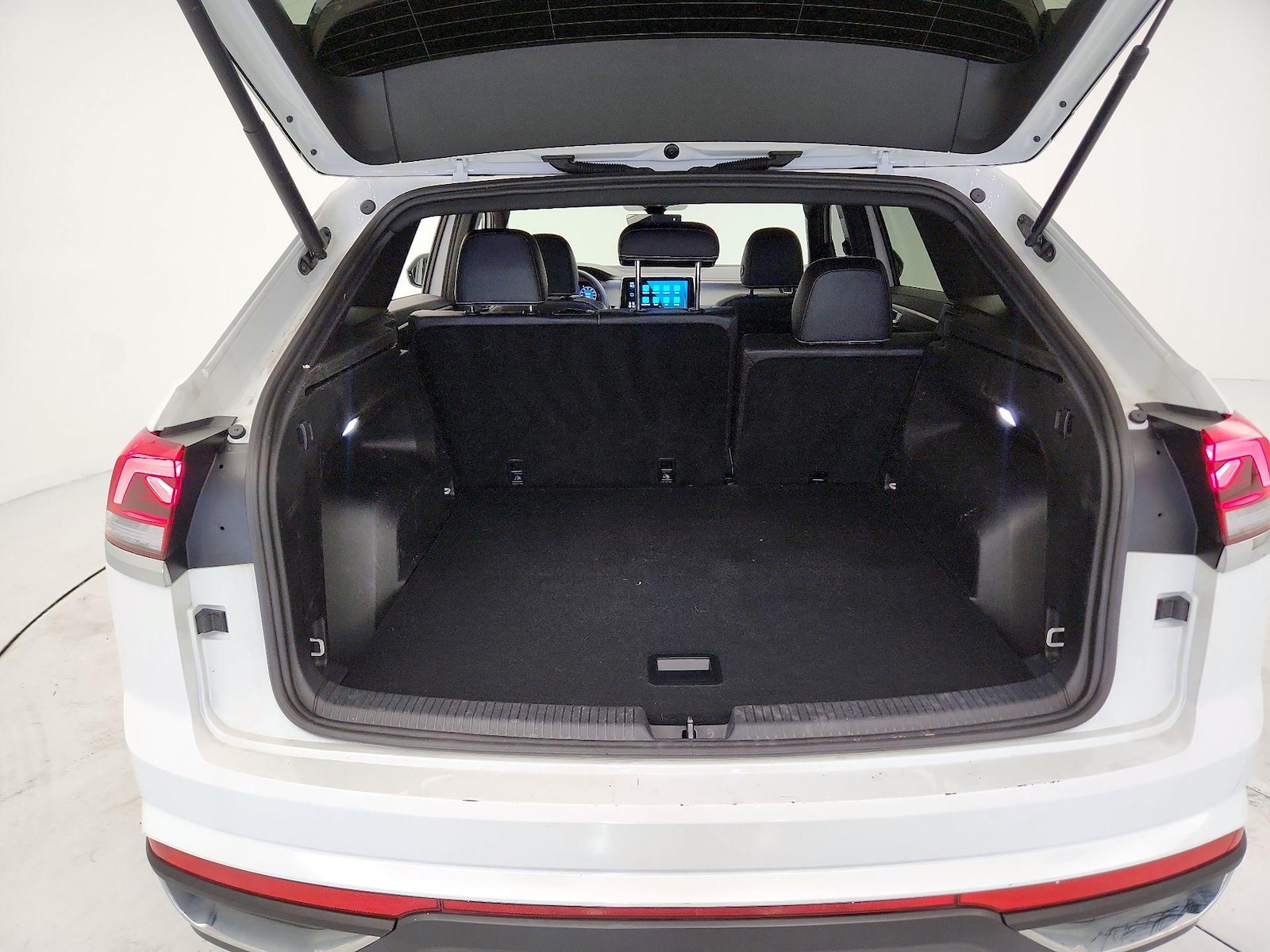 2025 Volkswagen Atlas Cross Sport SE - Photo 21