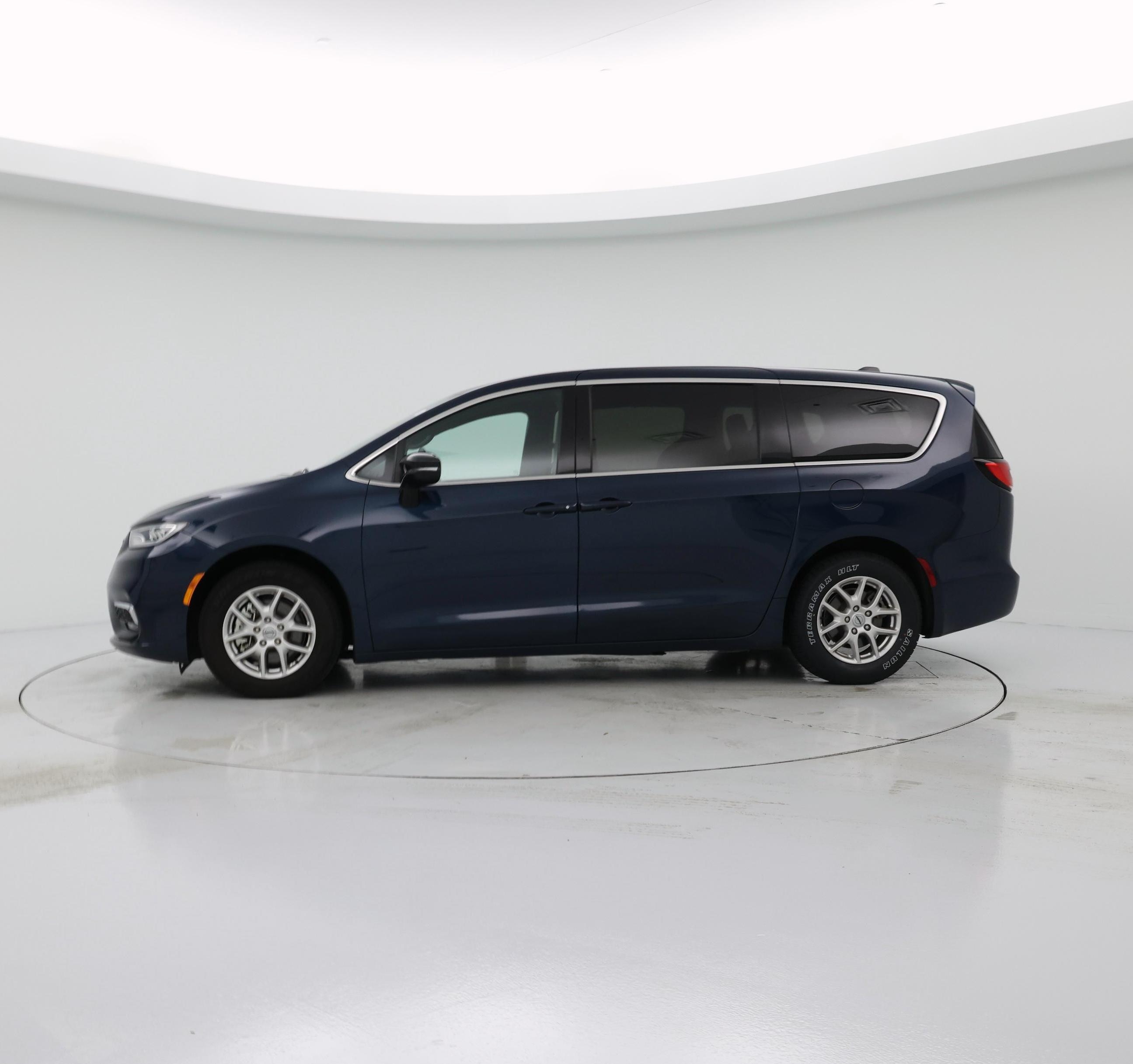 Thumbnail: 2025 Chrysler Pacifica - 3