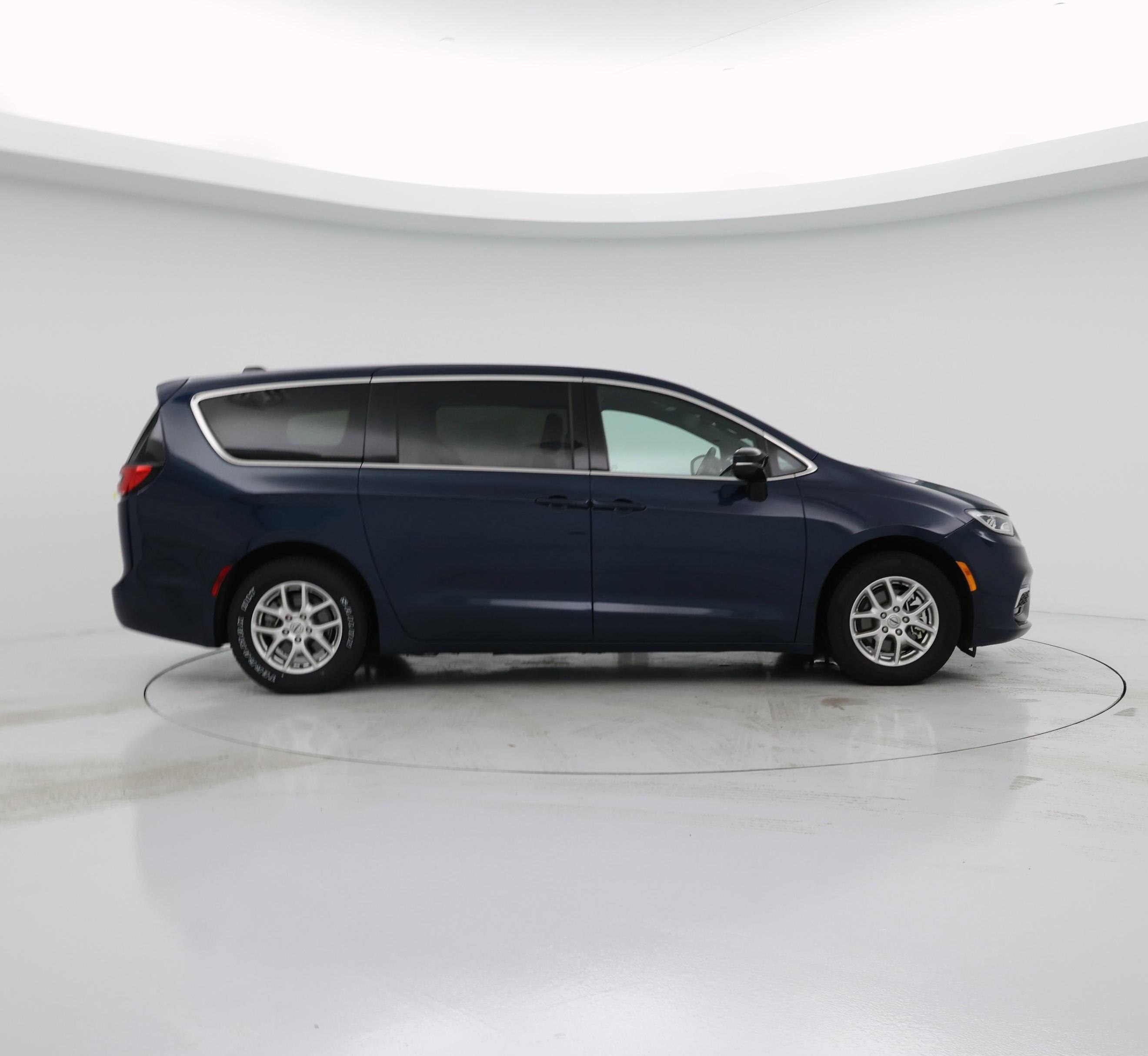 Thumbnail: 2025 Chrysler Pacifica - 7