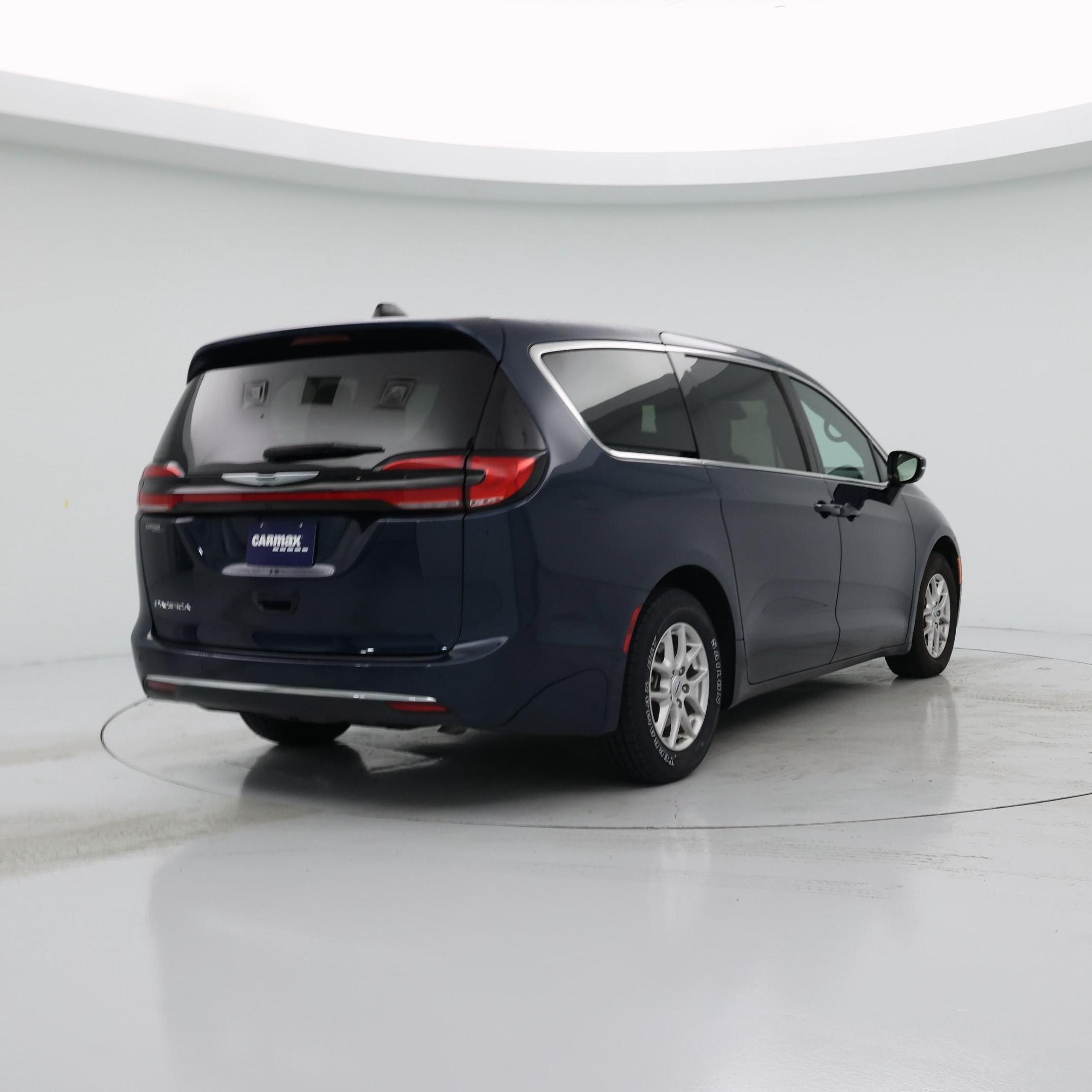 Thumbnail: 2025 Chrysler Pacifica - 8