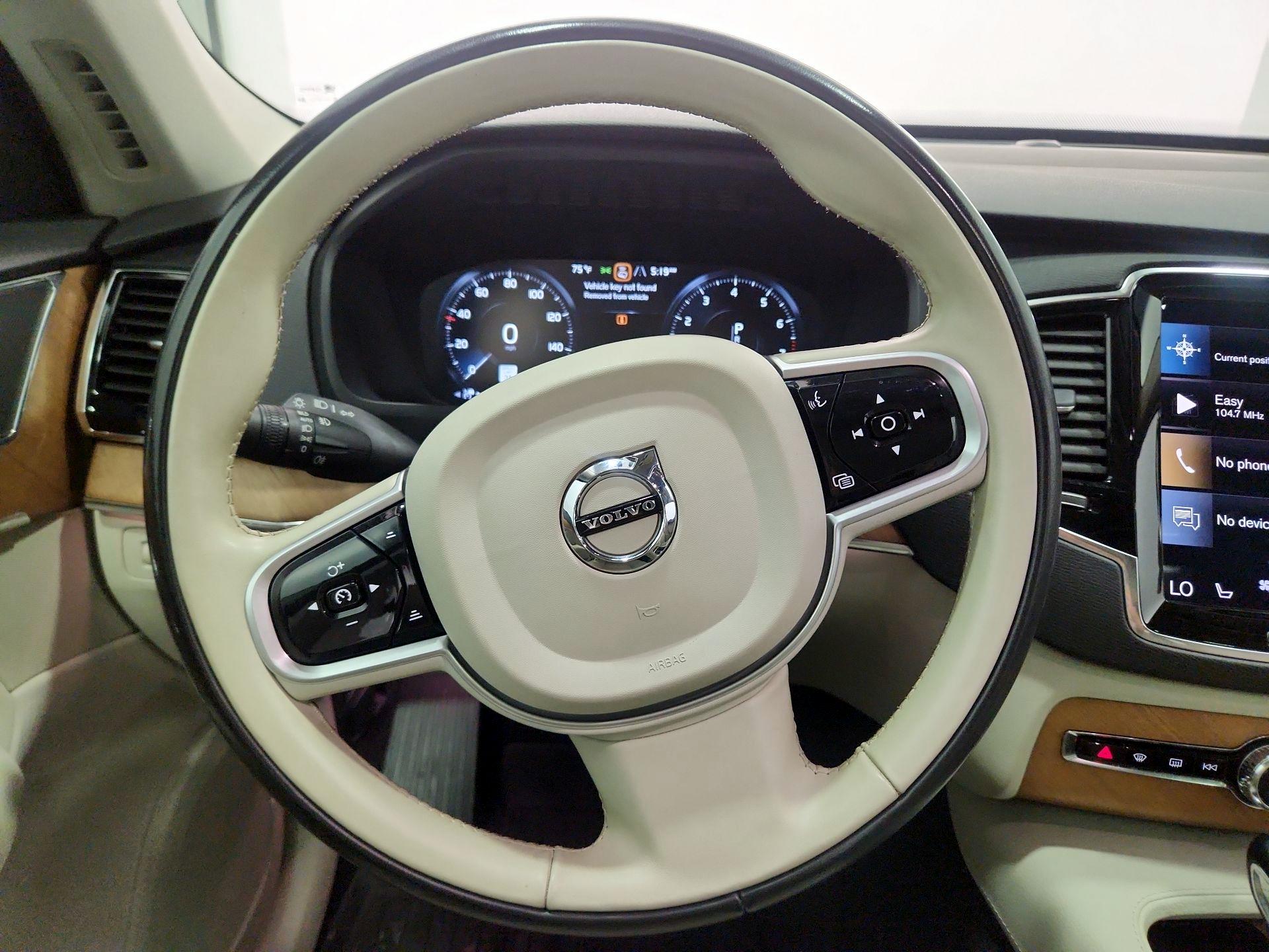 Thumbnail: 2022 Volvo XC90 - 10