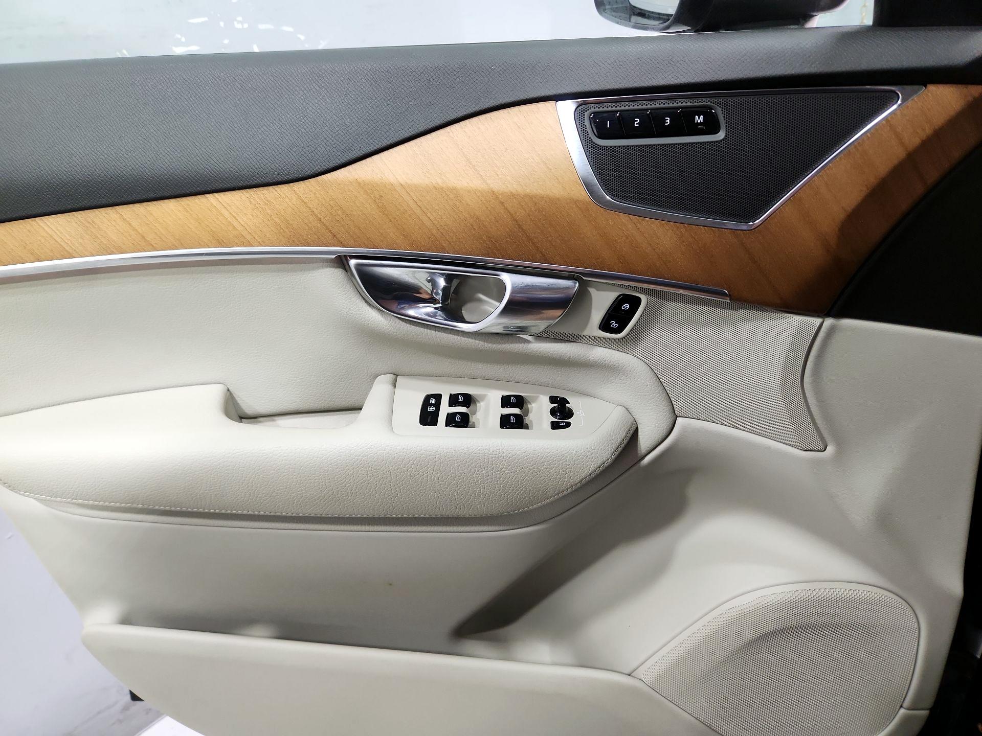 Thumbnail: 2022 Volvo XC90 - 12