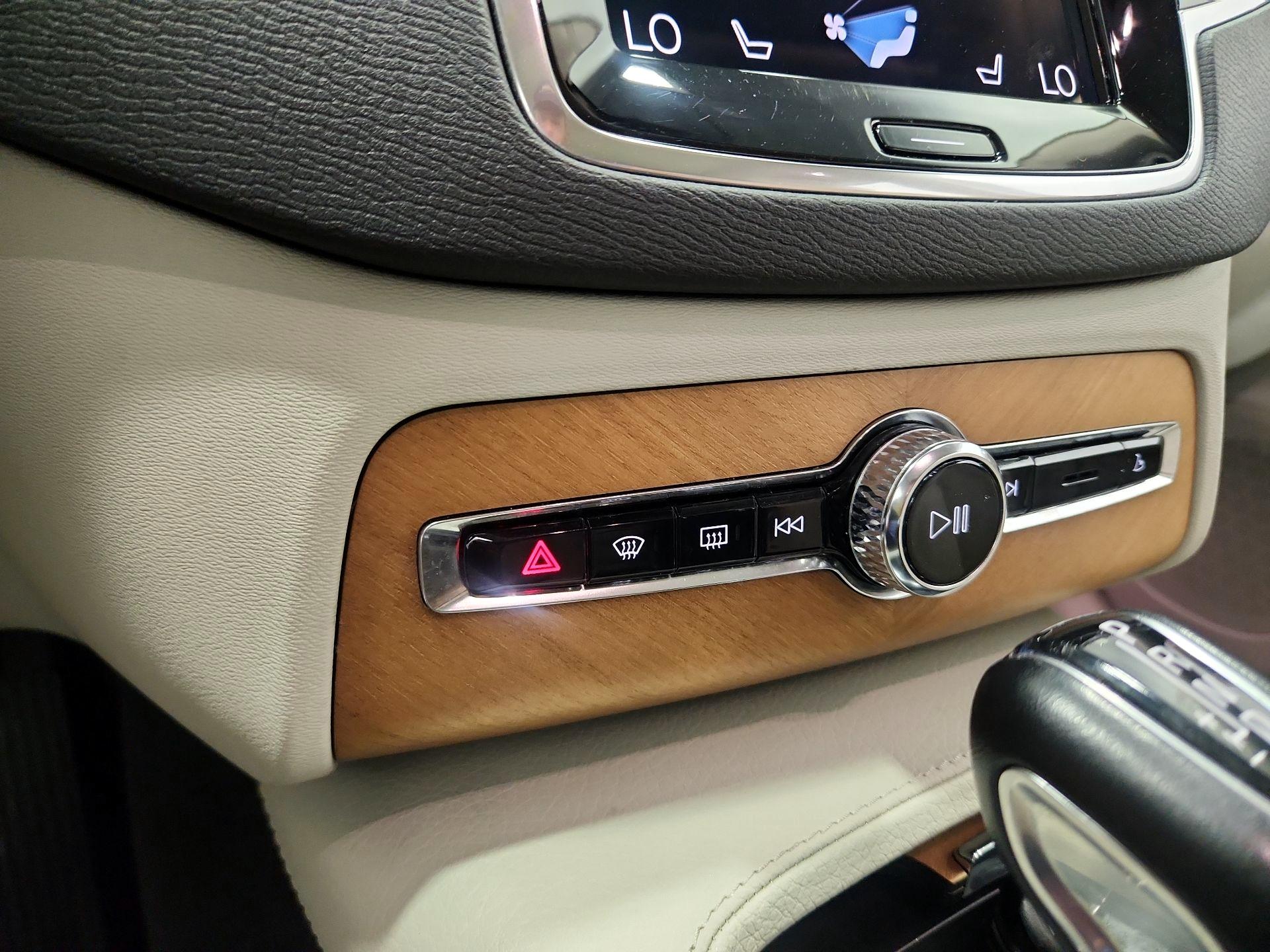 Thumbnail: 2022 Volvo XC90 - 16