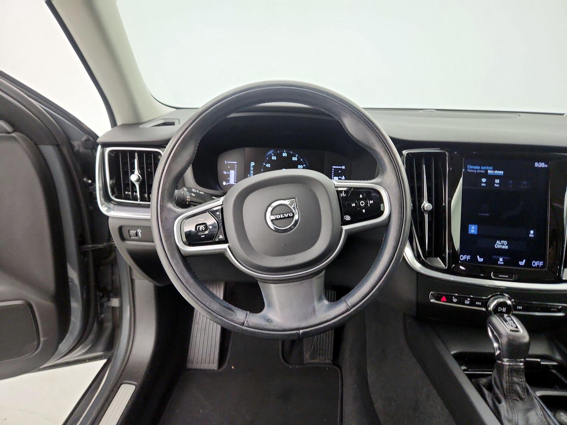 Thumbnail: 2019 Volvo S60 - 10