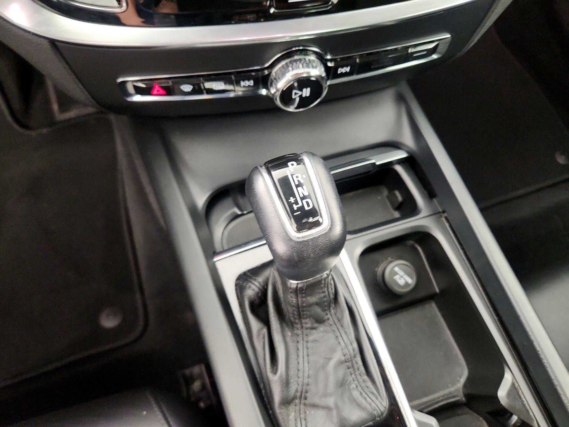 Thumbnail: 2019 Volvo S60 - 16
