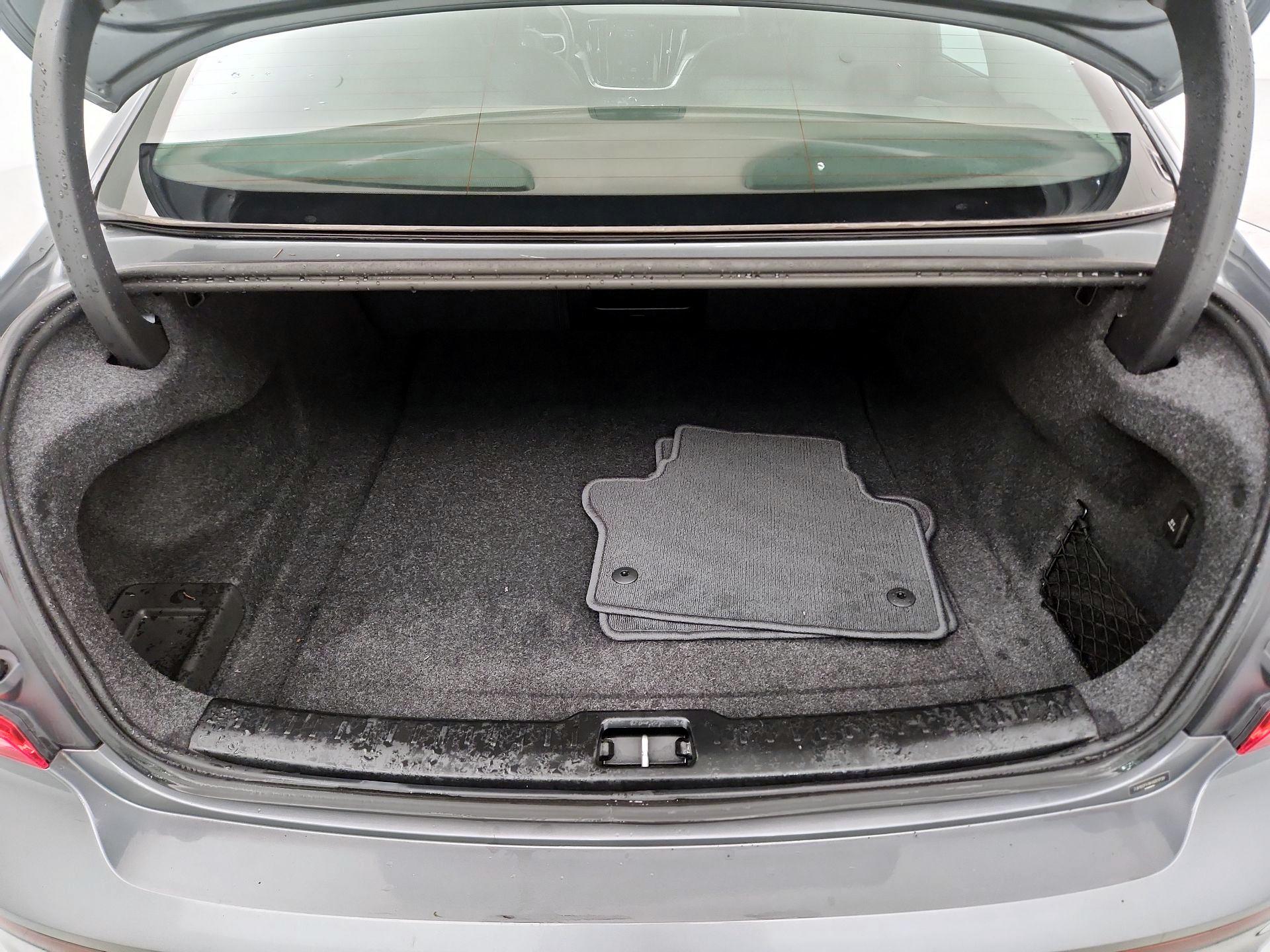 Thumbnail: 2019 Volvo S60 - 19
