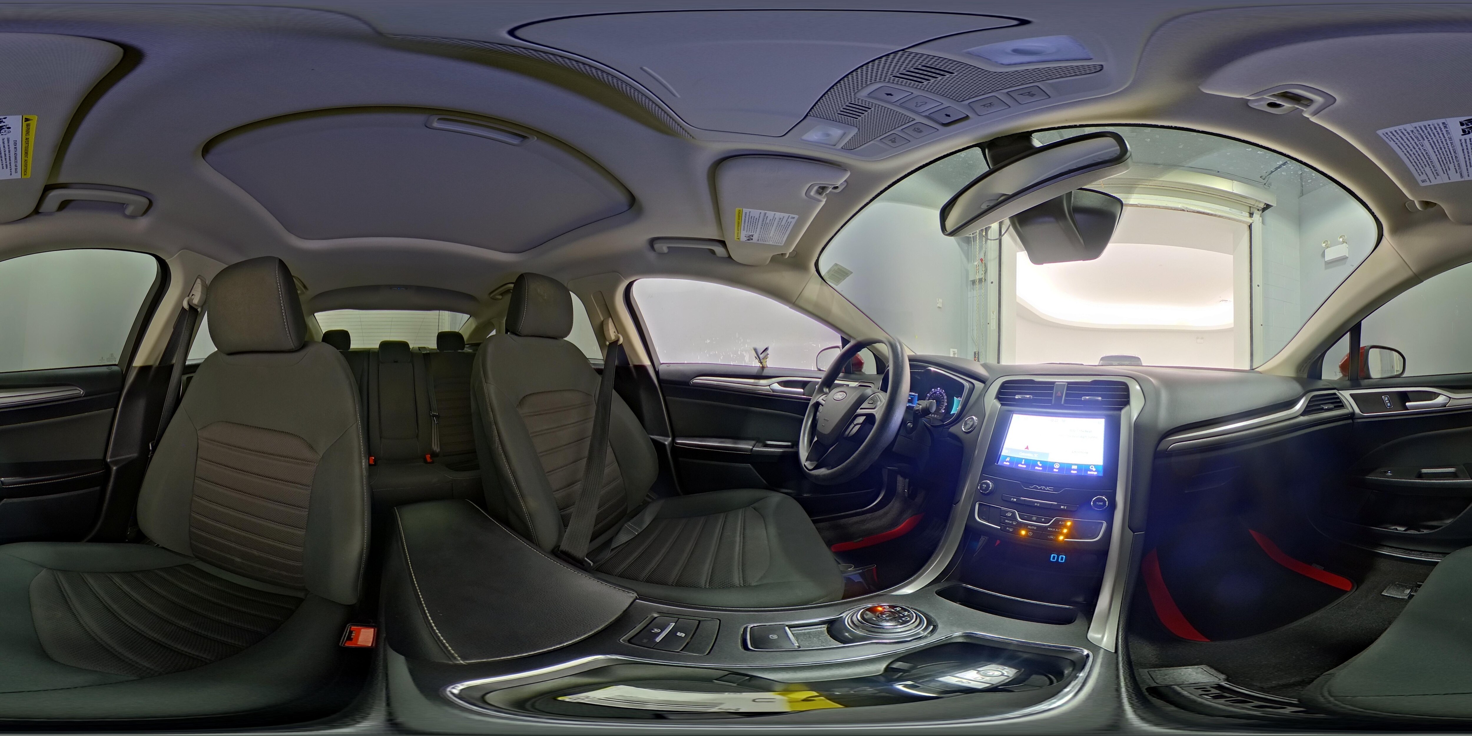 2020 Ford Fusion SE - Photo 24