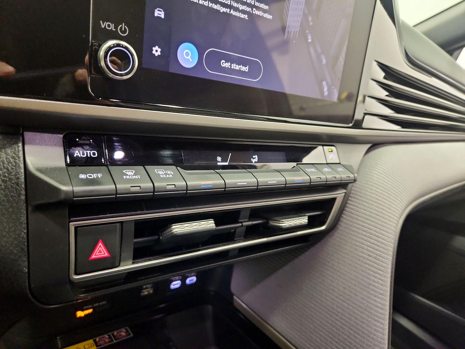 2025 Toyota Camry SE - Photo 18