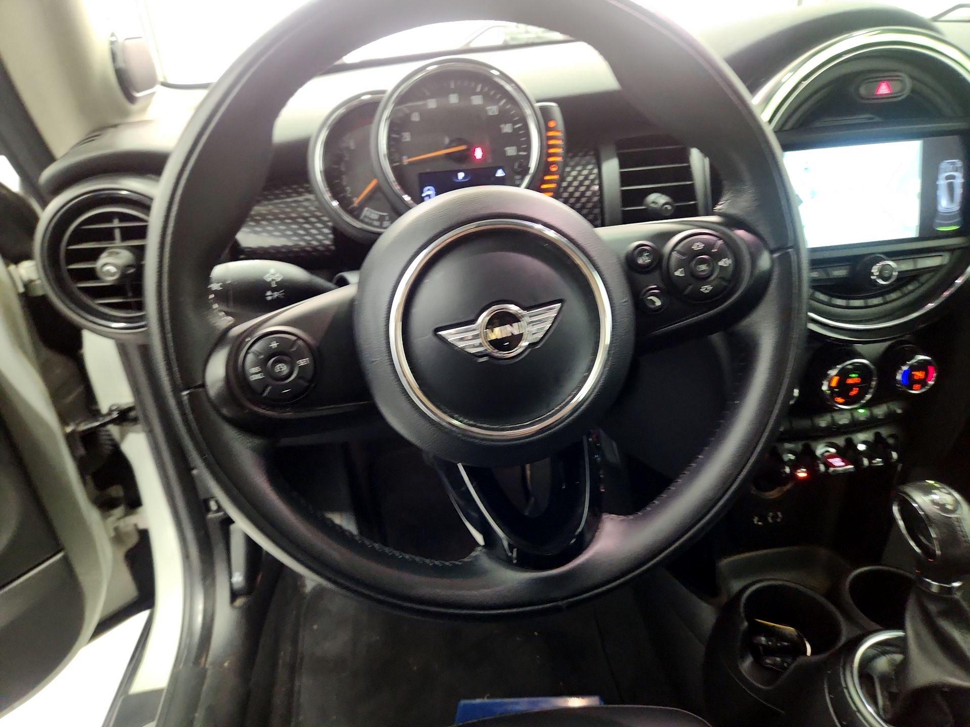 Thumbnail: 2017 MINI Cooper Hardtop - 10