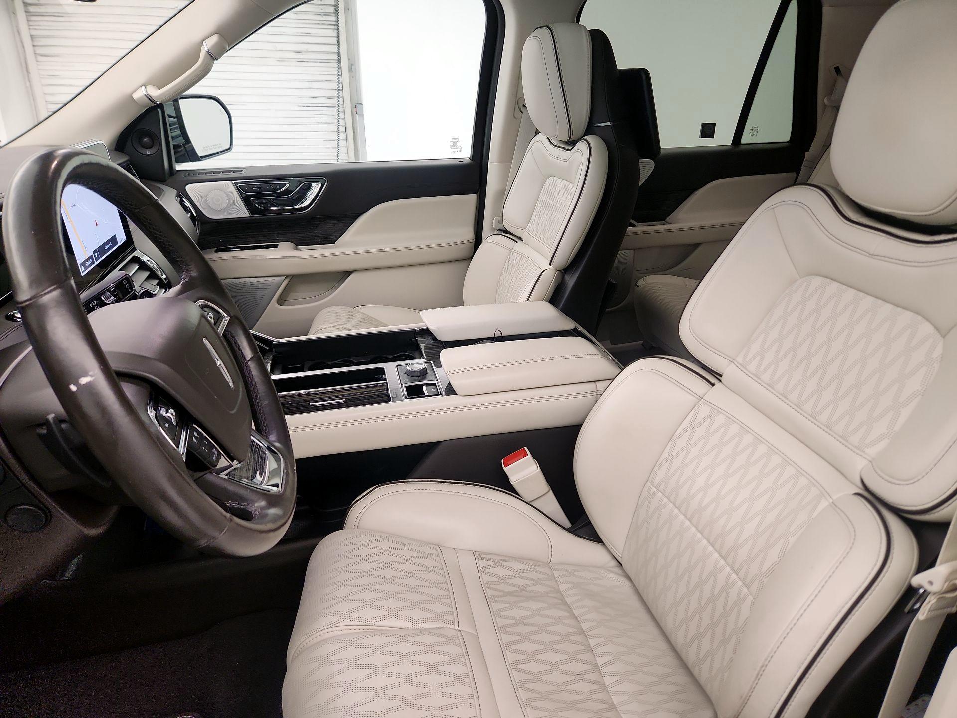 Thumbnail: 2018 Lincoln Navigator - 9