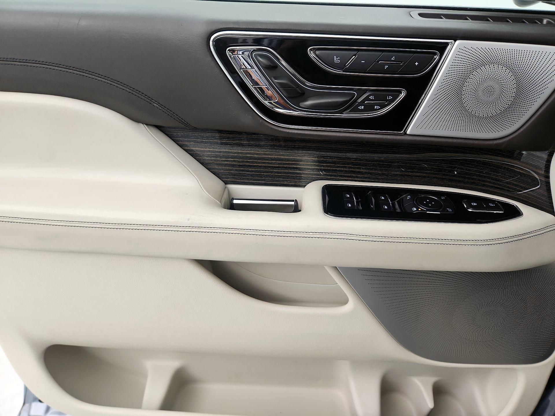 Thumbnail: 2018 Lincoln Navigator - 10