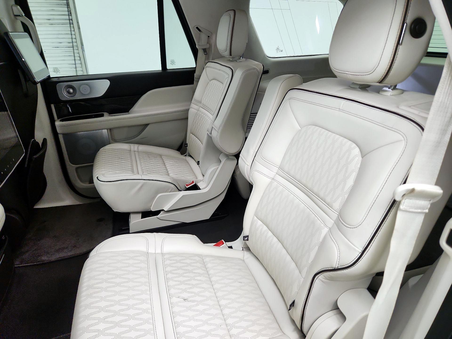 Thumbnail: 2018 Lincoln Navigator - 19