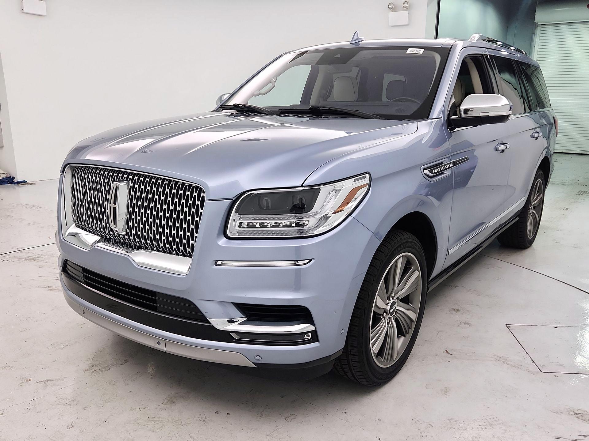 Thumbnail: 2018 Lincoln Navigator - 3