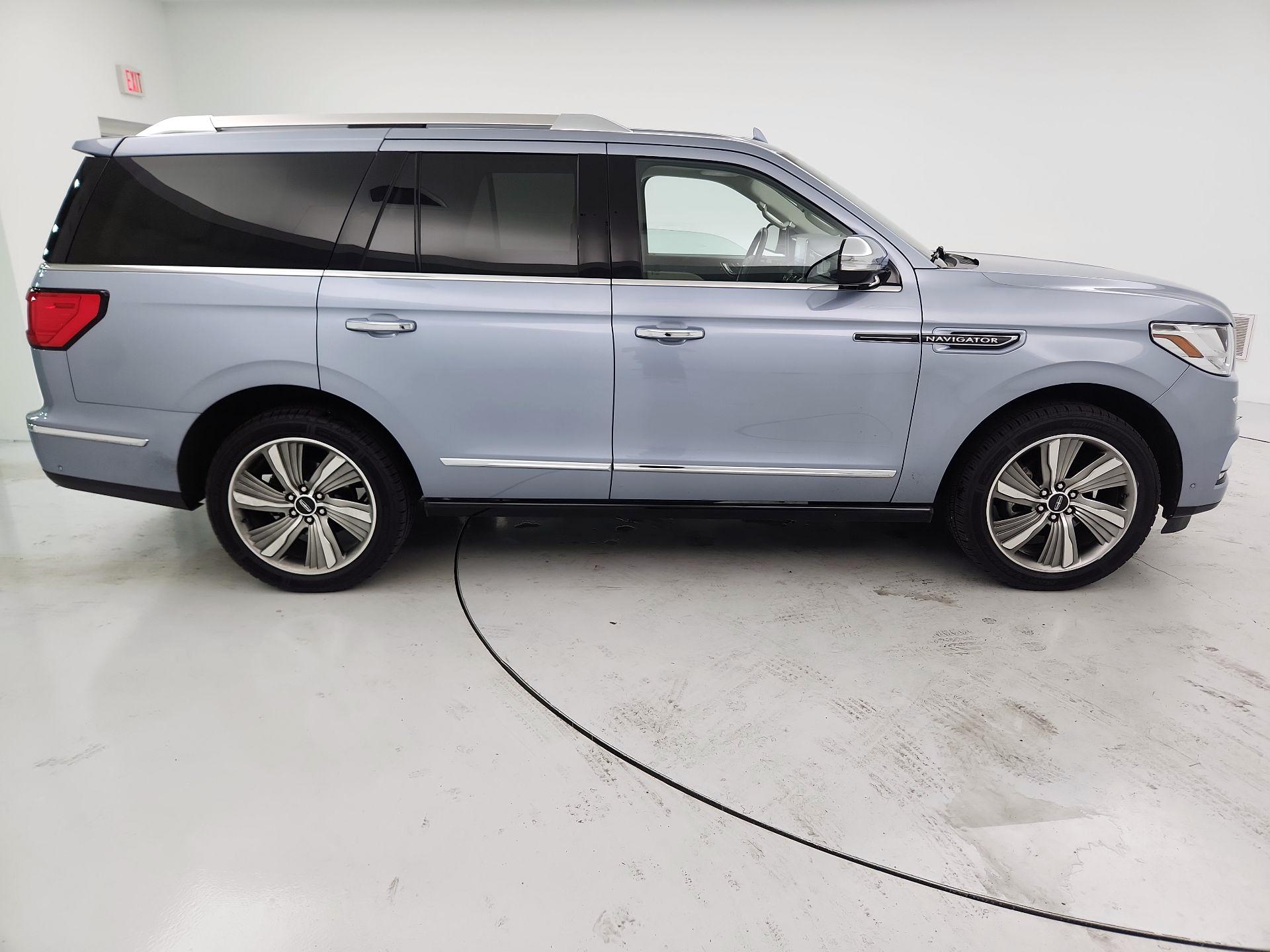 Thumbnail: 2018 Lincoln Navigator - 4