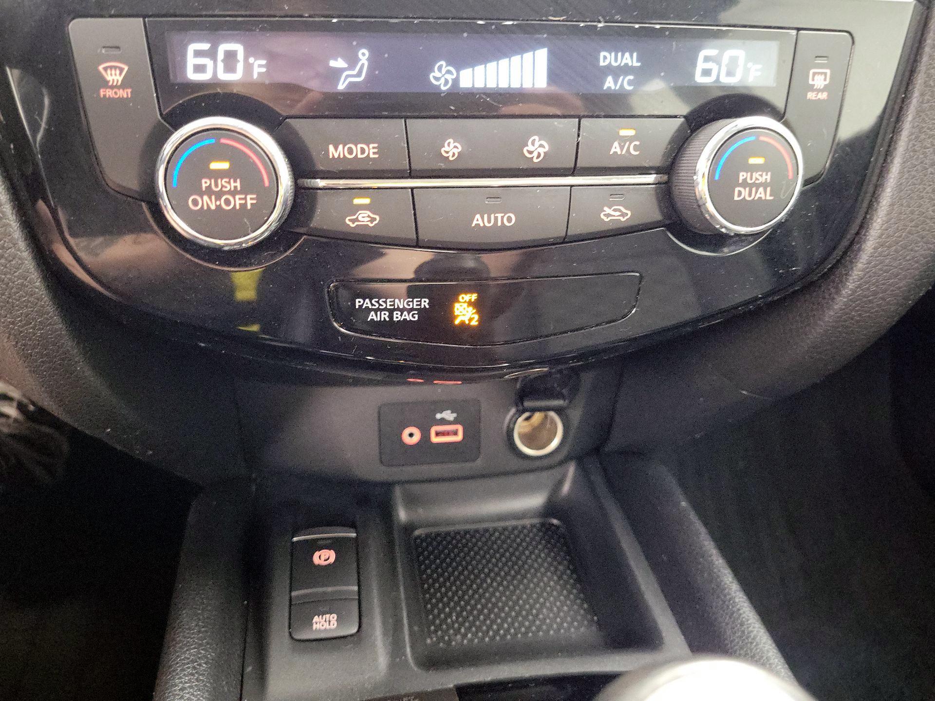 Thumbnail: 2021 Nissan Rogue Sport - 16