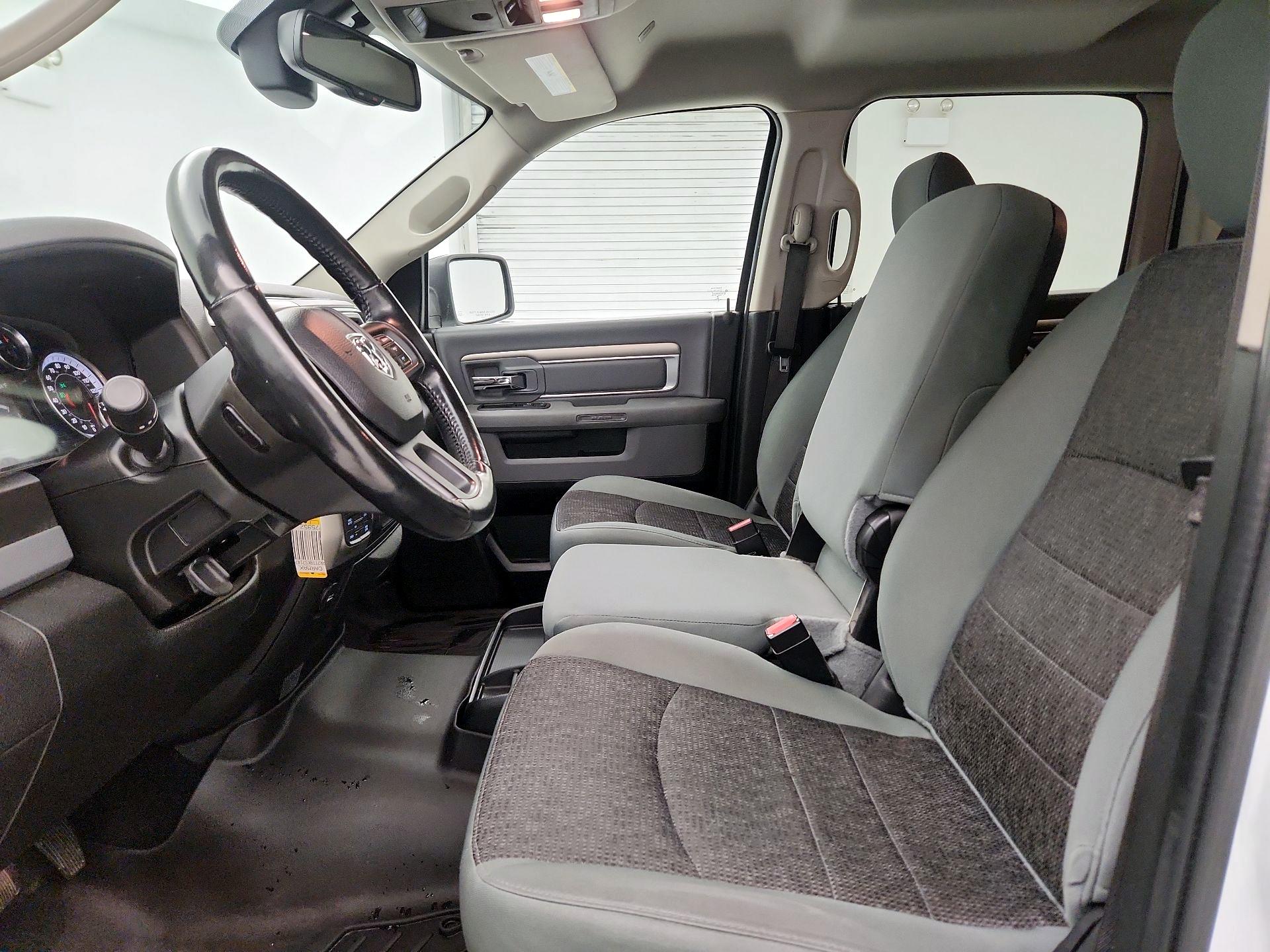 Thumbnail: 2019 RAM 1500 Classic - 11