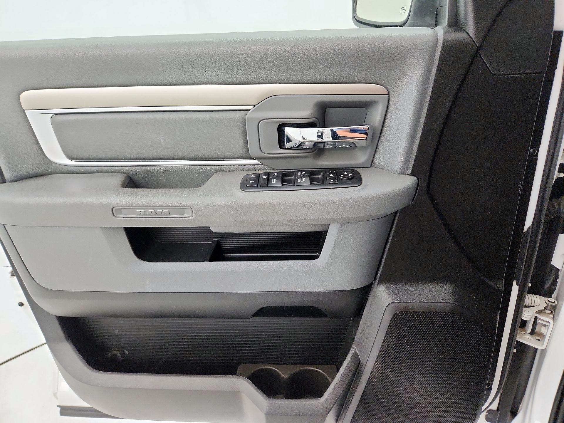 Thumbnail: 2019 RAM 1500 Classic - 12