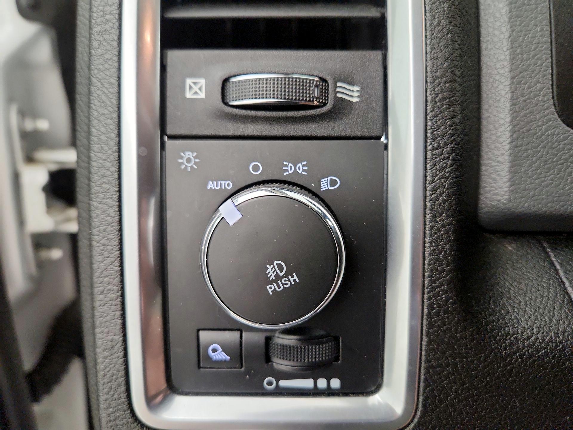 Thumbnail: 2019 RAM 1500 Classic - 13