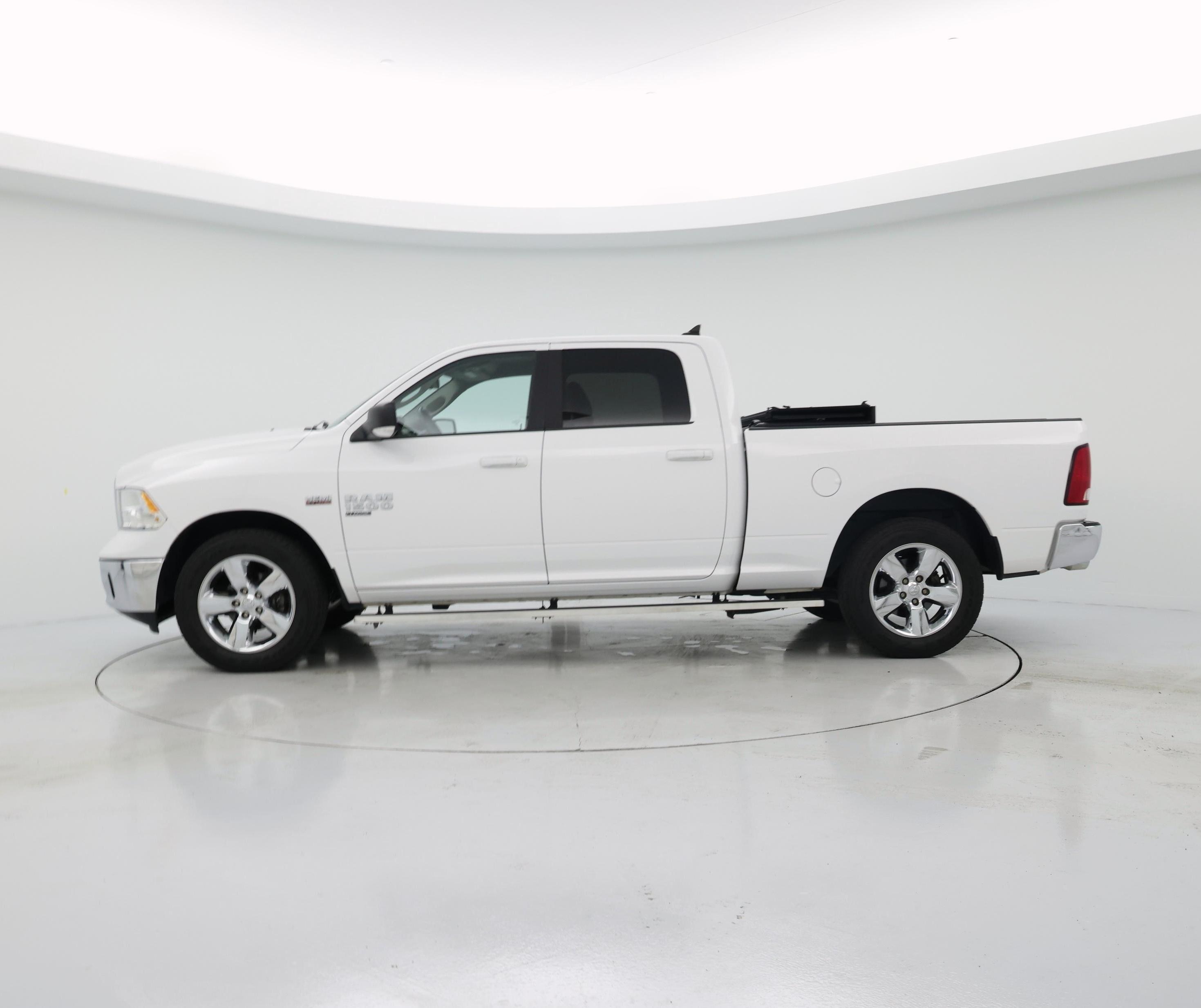 Thumbnail: 2019 RAM 1500 Classic - 3