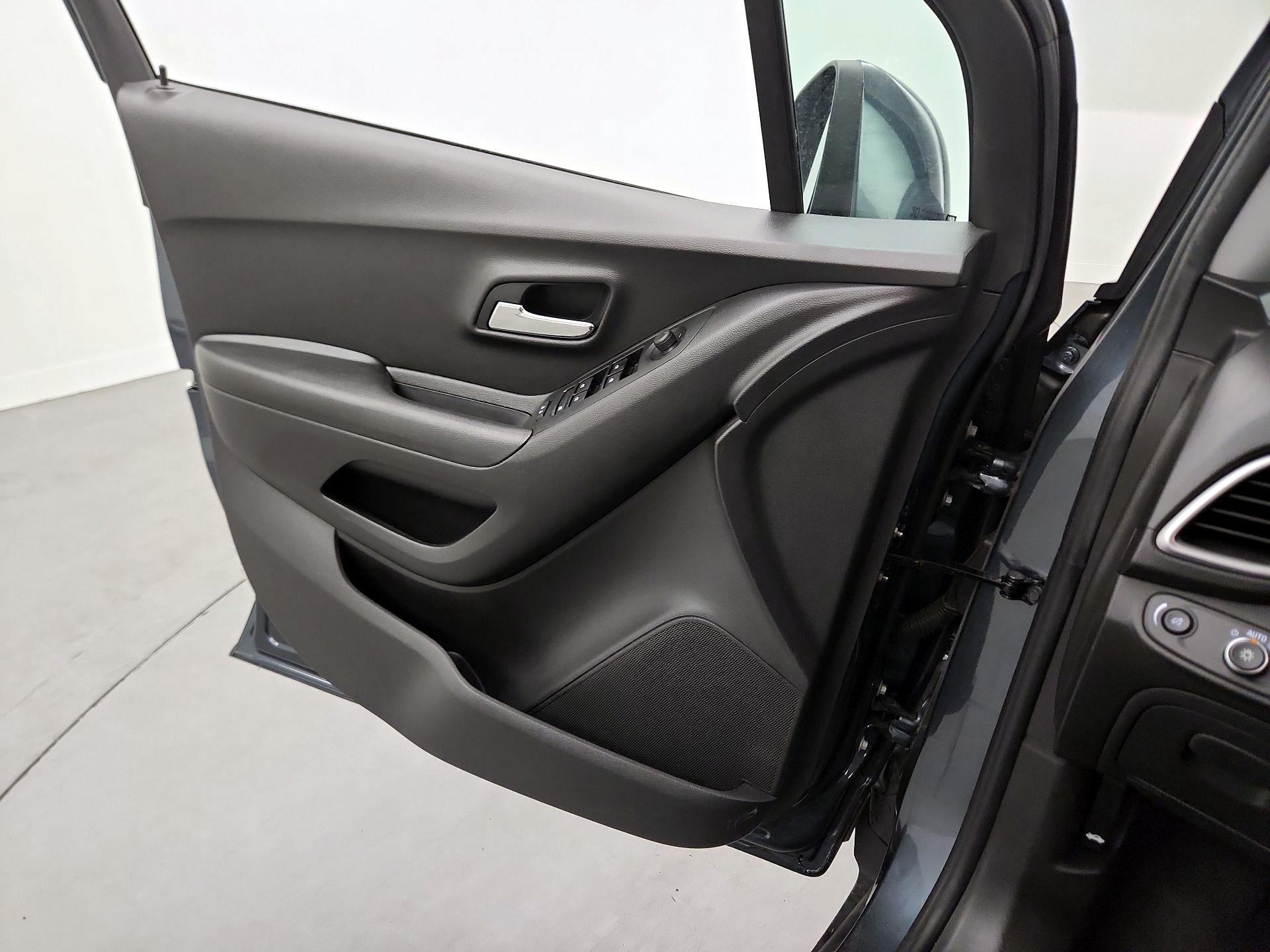 Thumbnail: 2022 Chevrolet Trax - 10