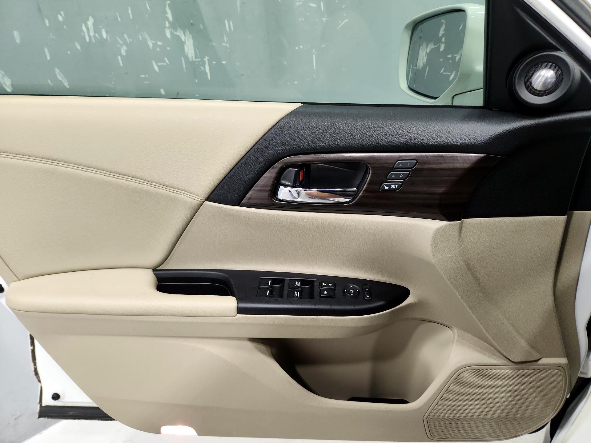 Thumbnail: 2016 Honda Accord - 12