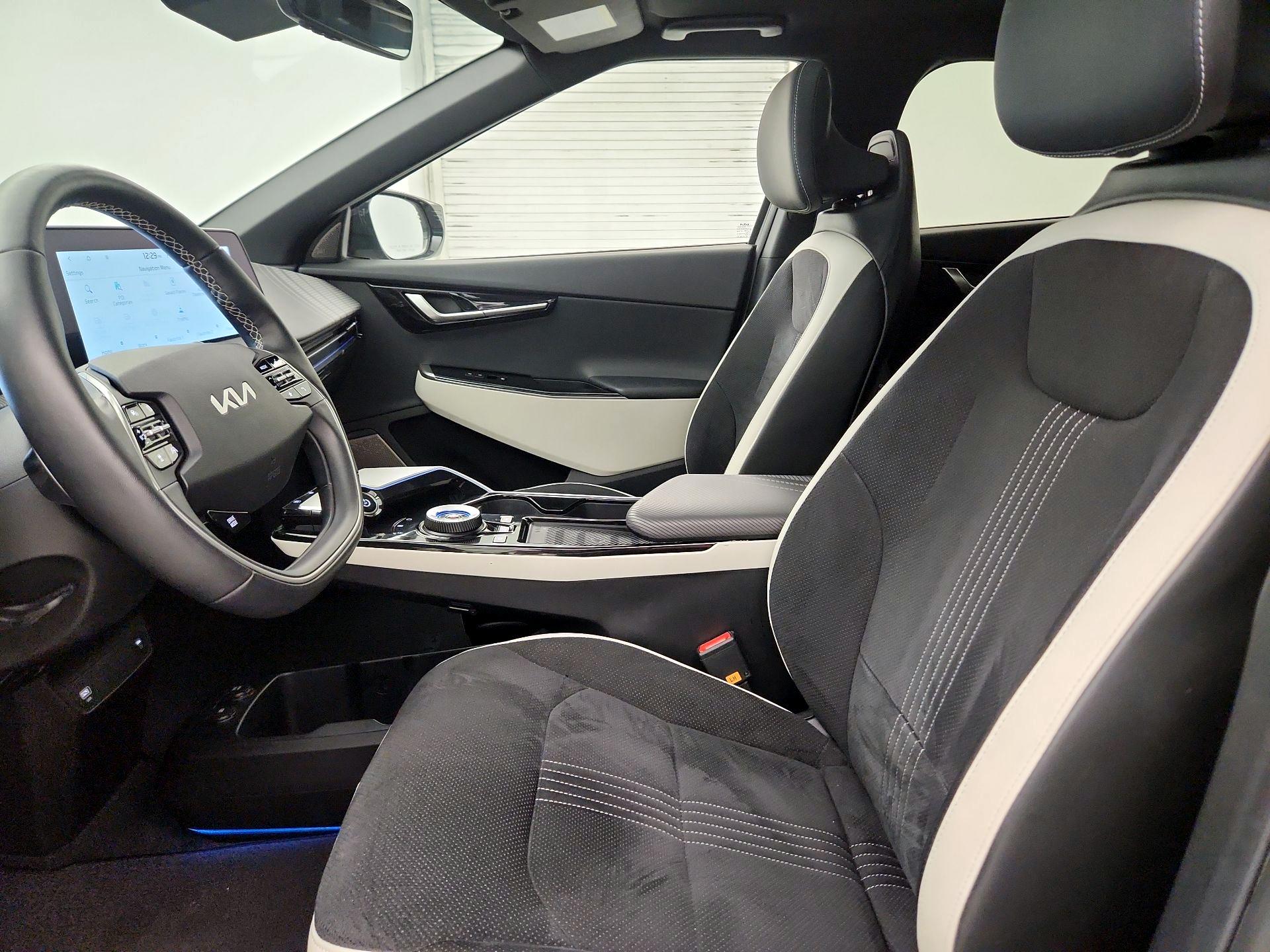 Thumbnail: 2022 Kia EV6 - 11