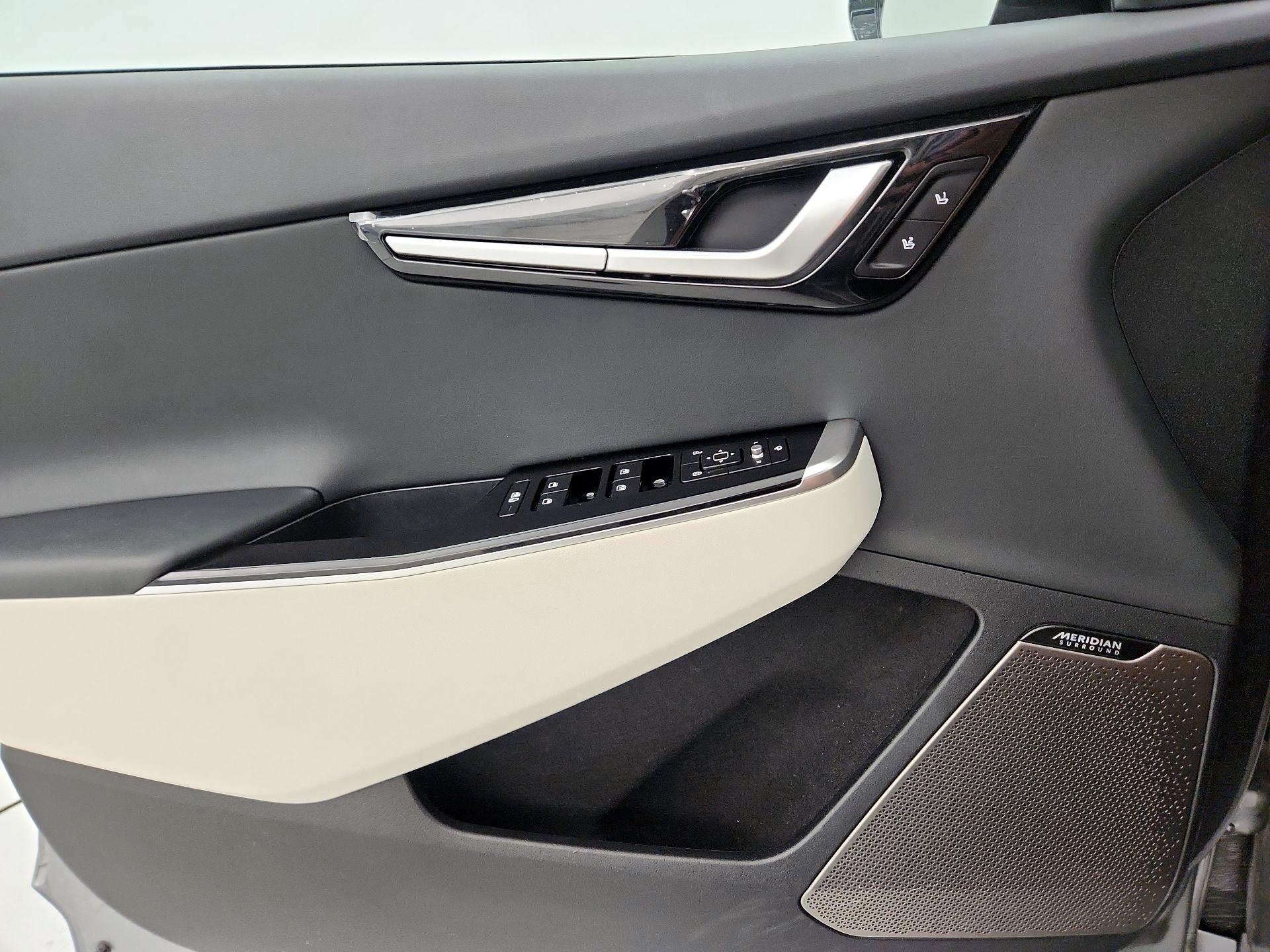 Thumbnail: 2022 Kia EV6 - 12