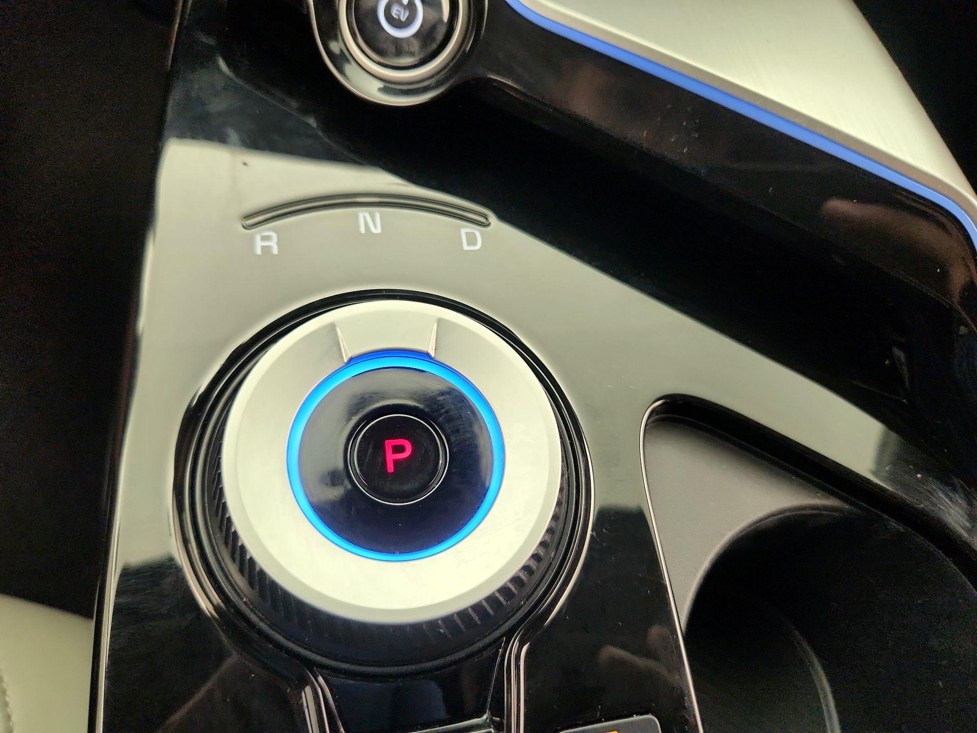 Thumbnail: 2022 Kia EV6 - 18