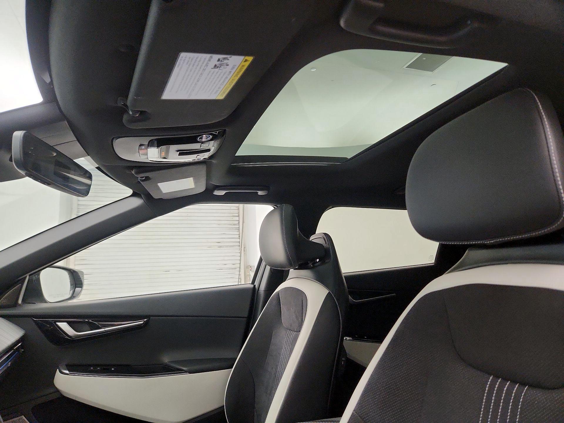 Thumbnail: 2022 Kia EV6 - 20
